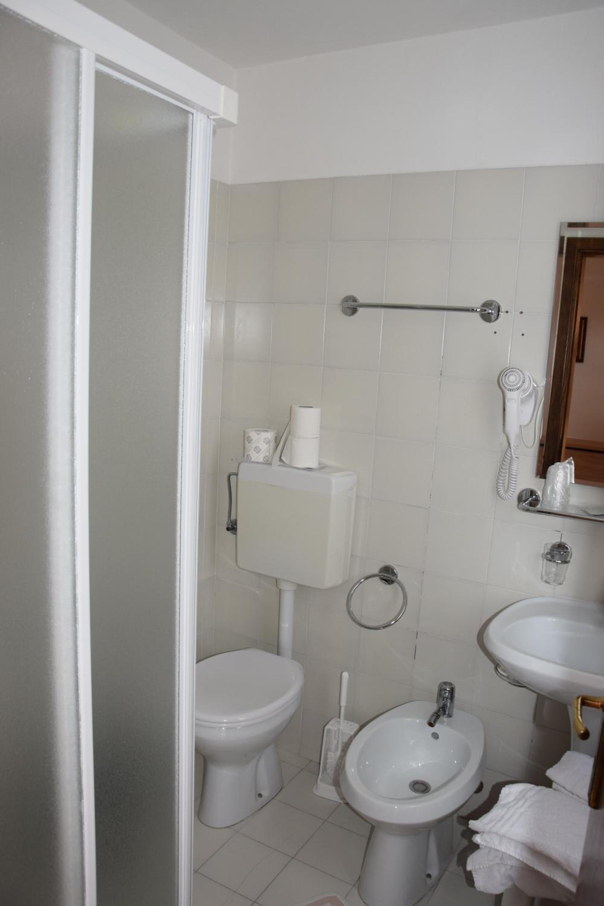 Double or Twin Room - Photo 2
