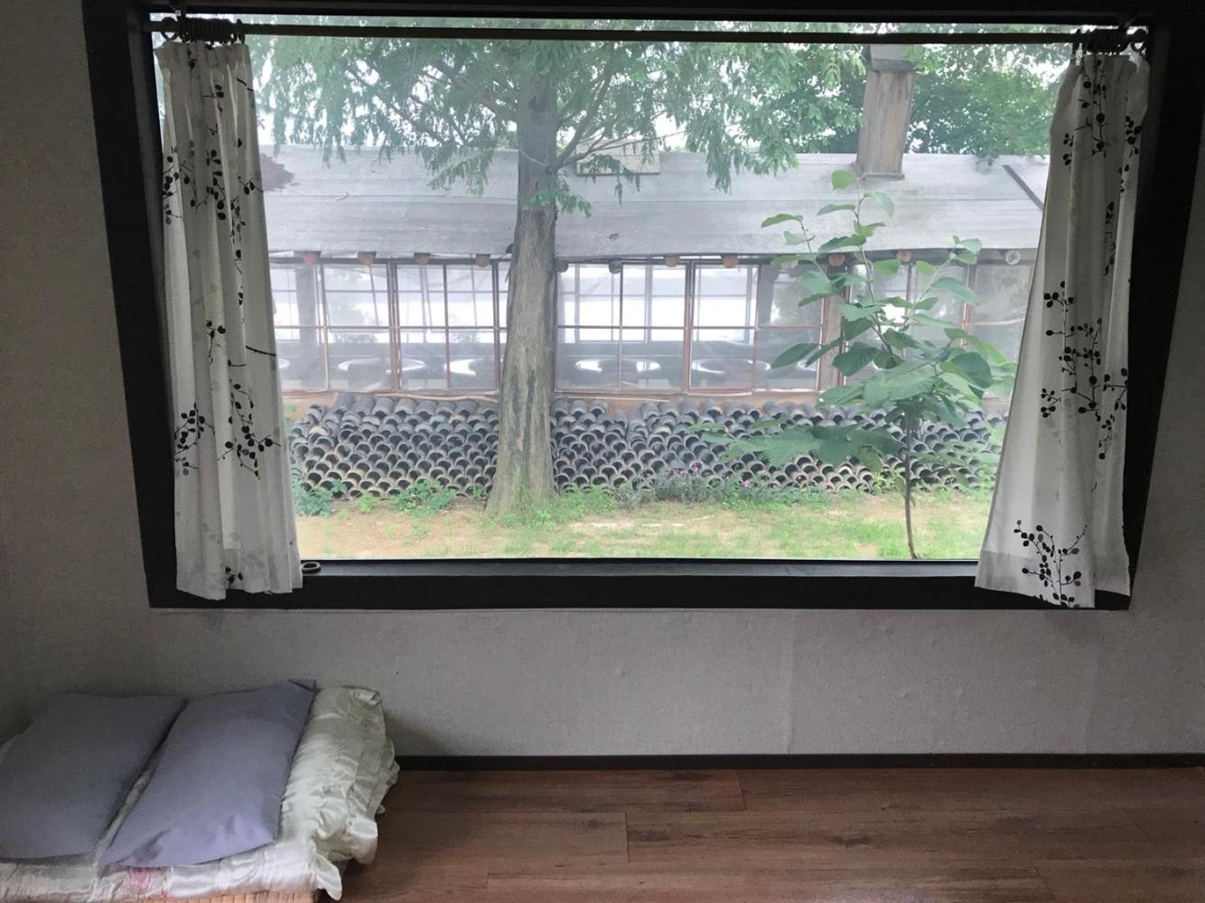 Korean-Style Family Room with Private Bathroom - Photo 6