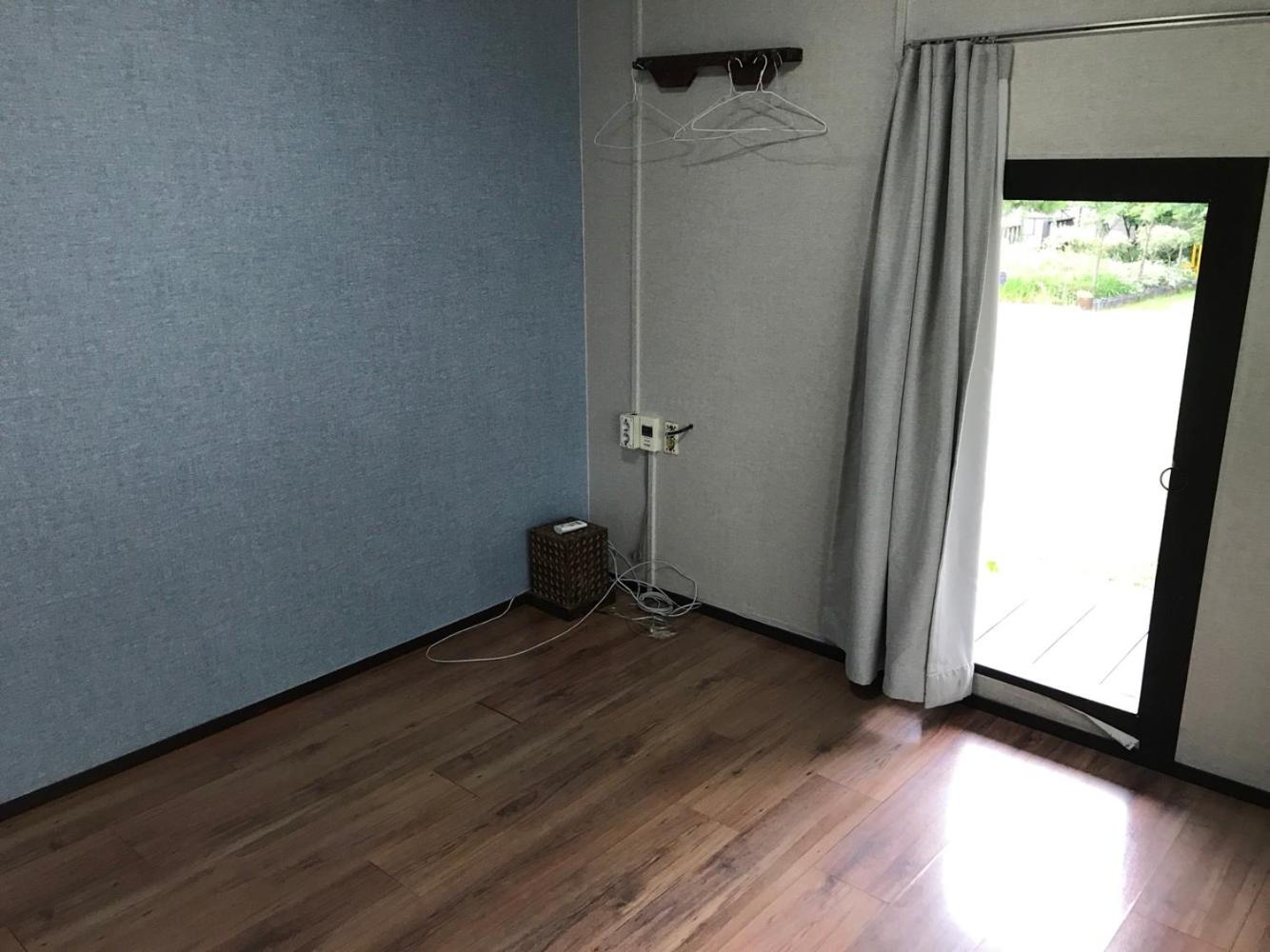 Korean-Style Family Room with Private Bathroom - Photo 4