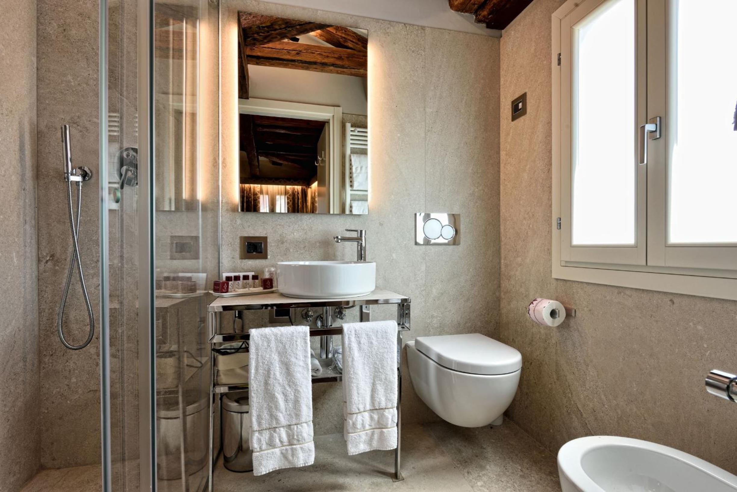 Superior Double Room - Photo 9