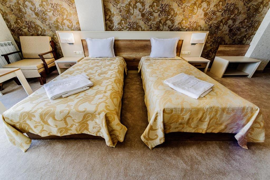 Twin Room with Balcony and Bathtub (2 adults + 1 child)
