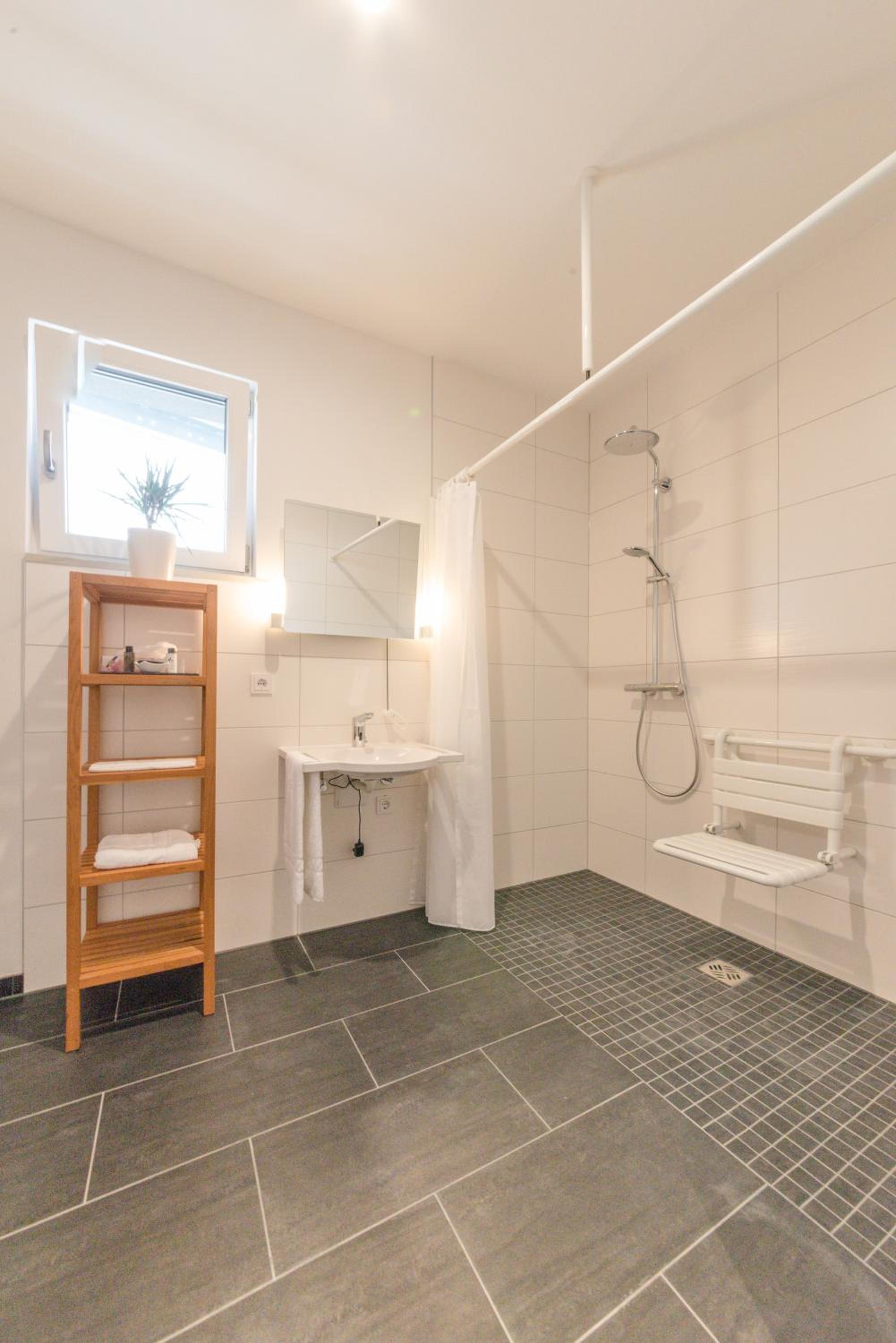 Double Room - Disability Access - Photo 6