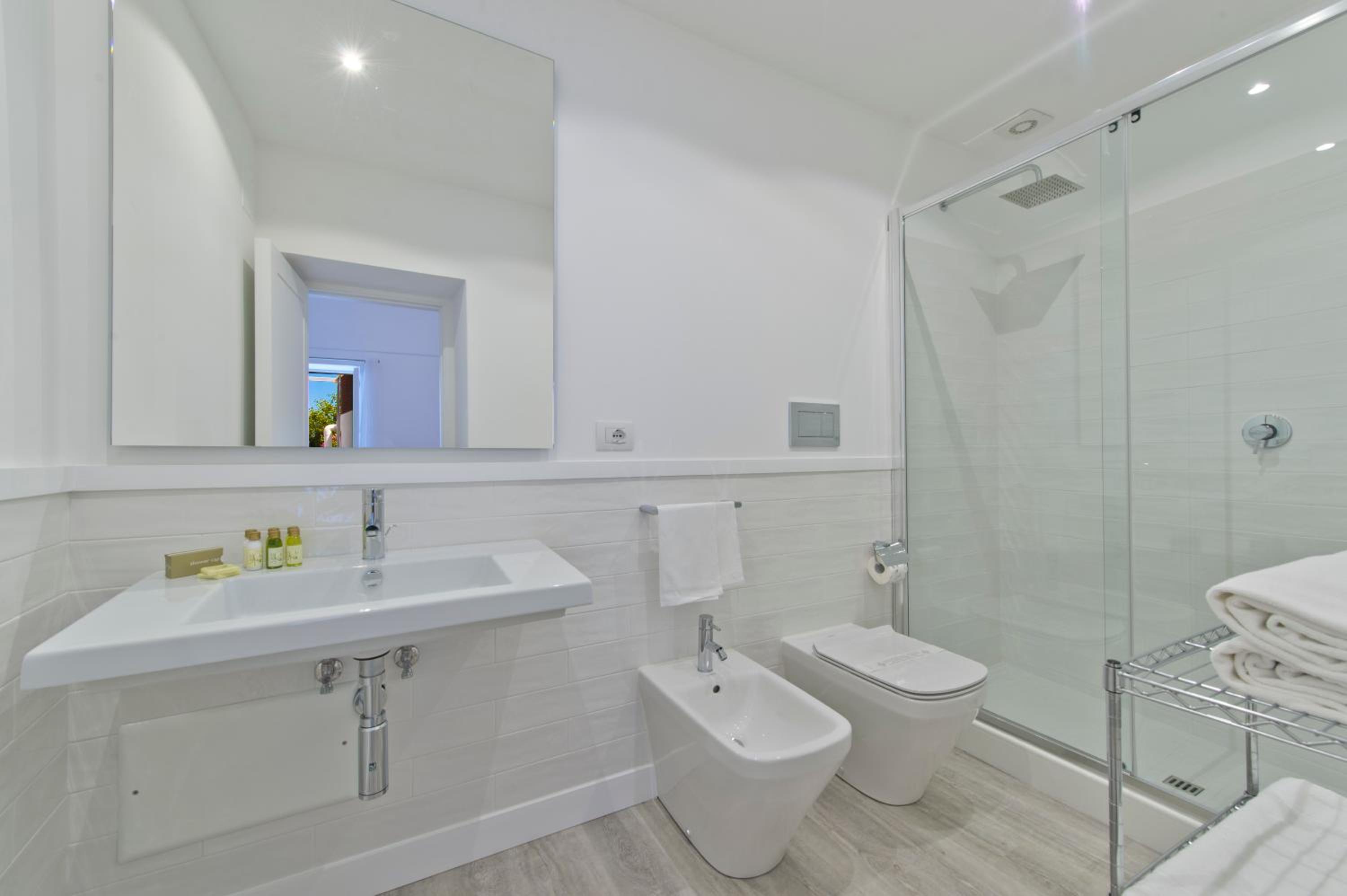 Double Room with Sea View - Photo 4