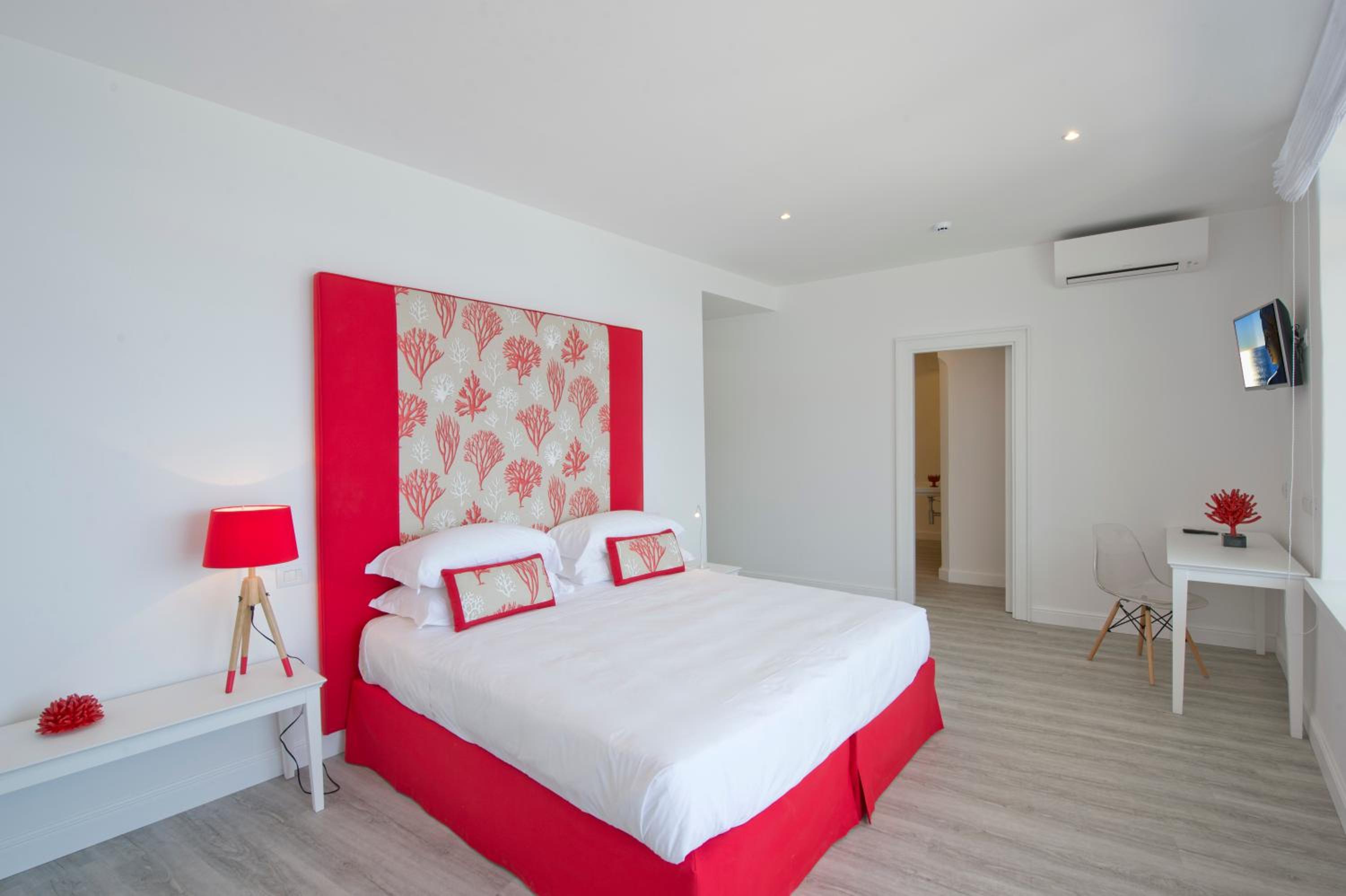 Double Room with Sea View - Photo 10