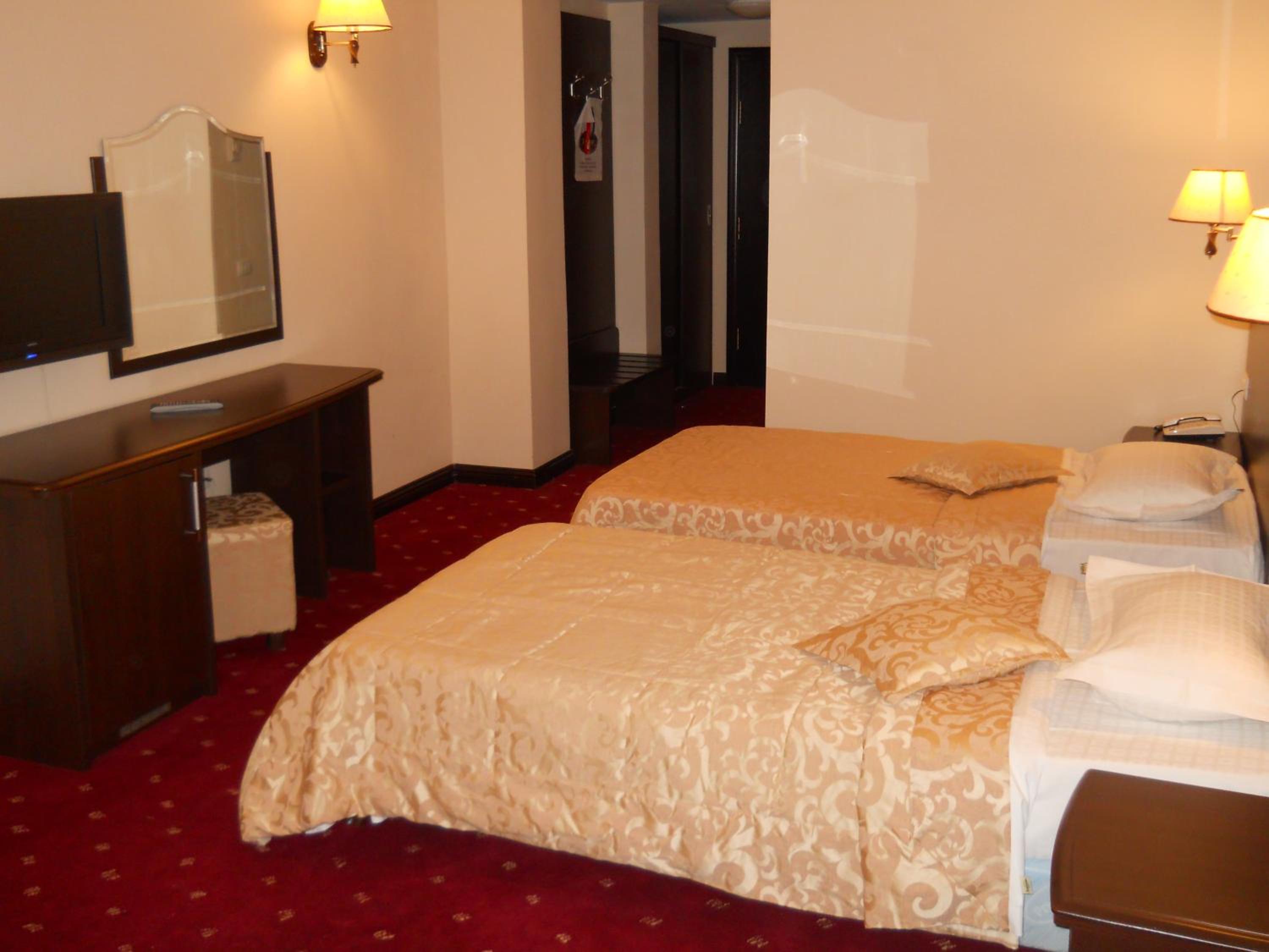 Twin Room with City View - Photo 1