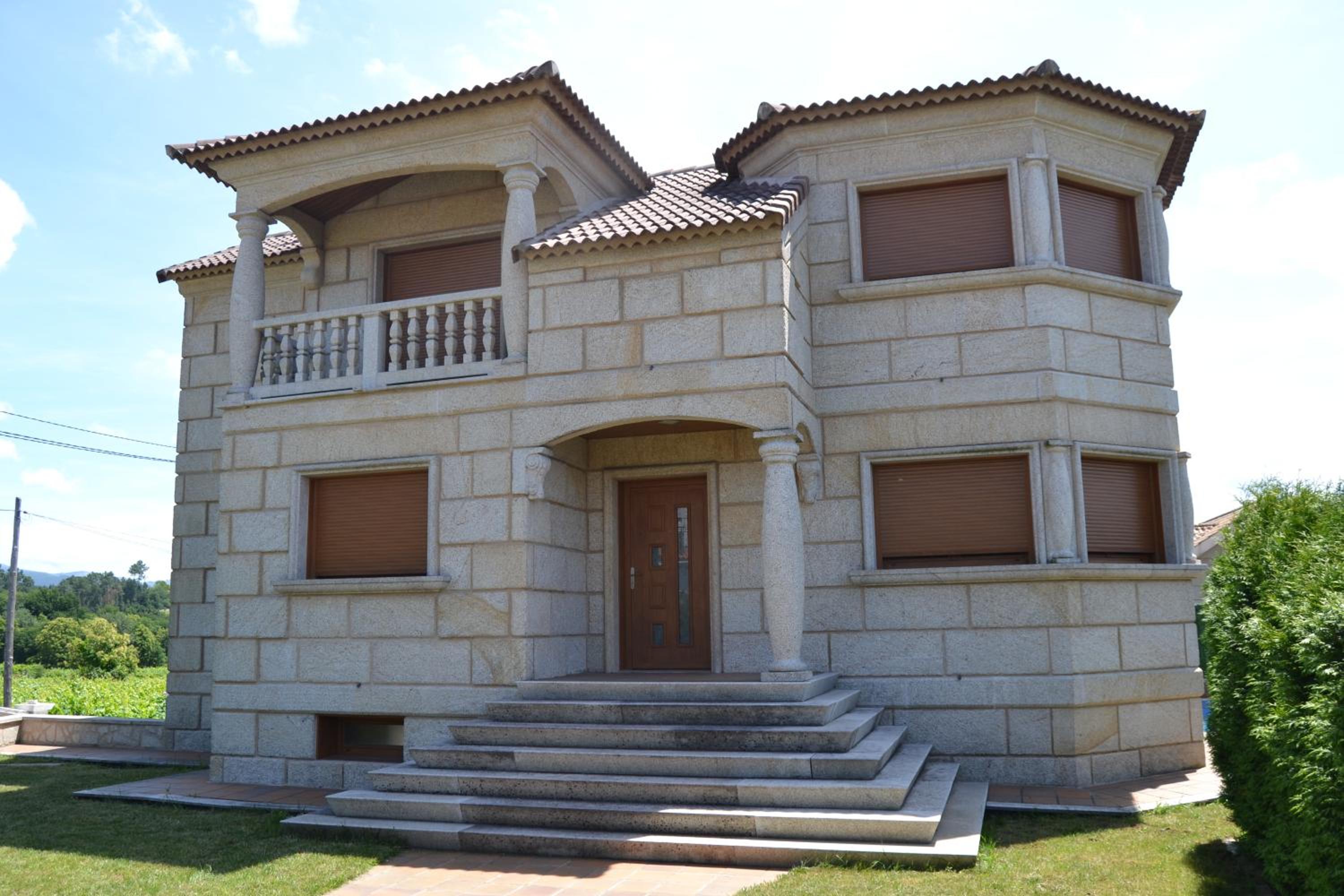 Four-Bedroom House - Photo 36