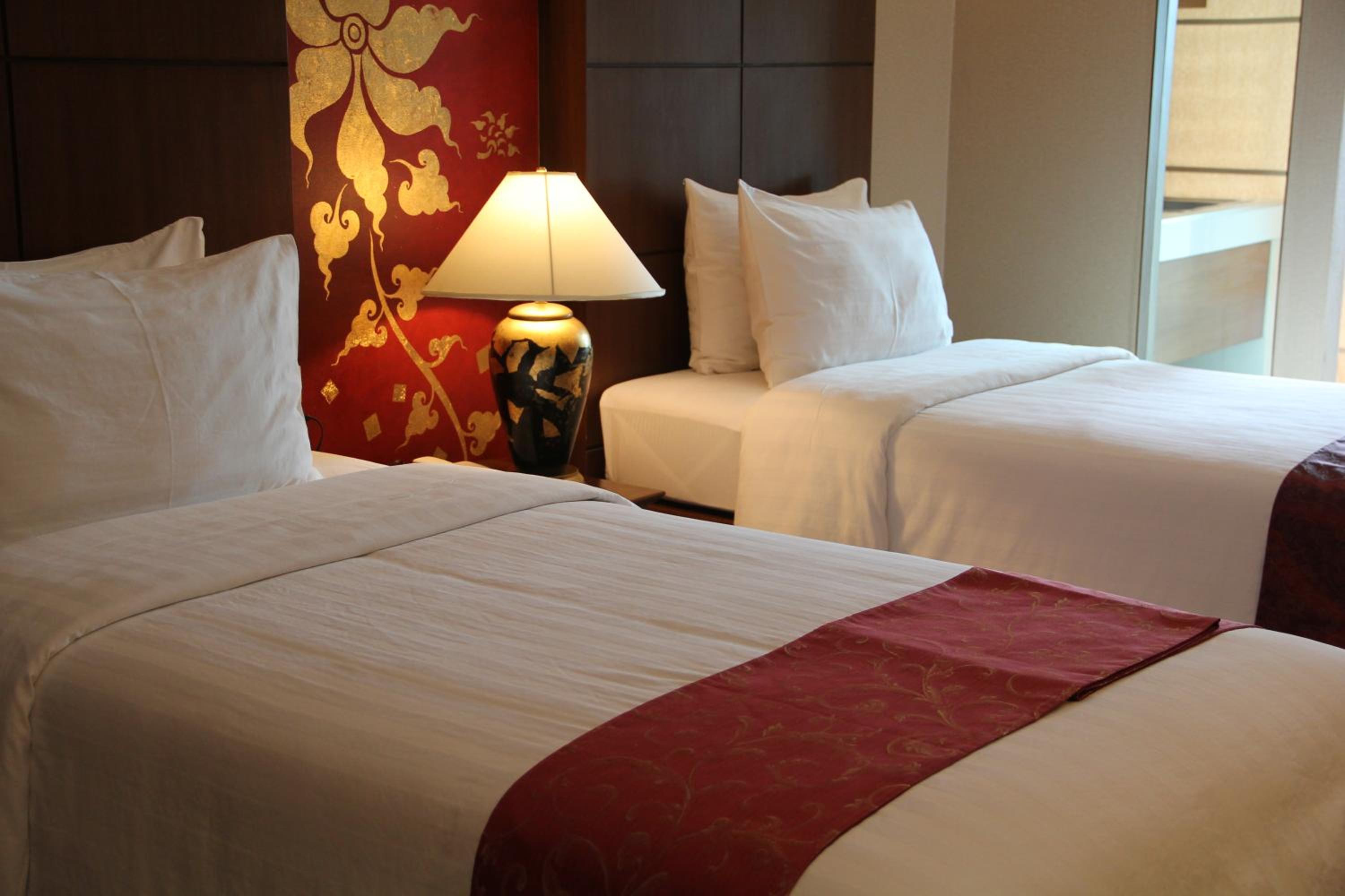 Deluxe Twin Room with Free Round-Trip Airport Transfer - Photo 11