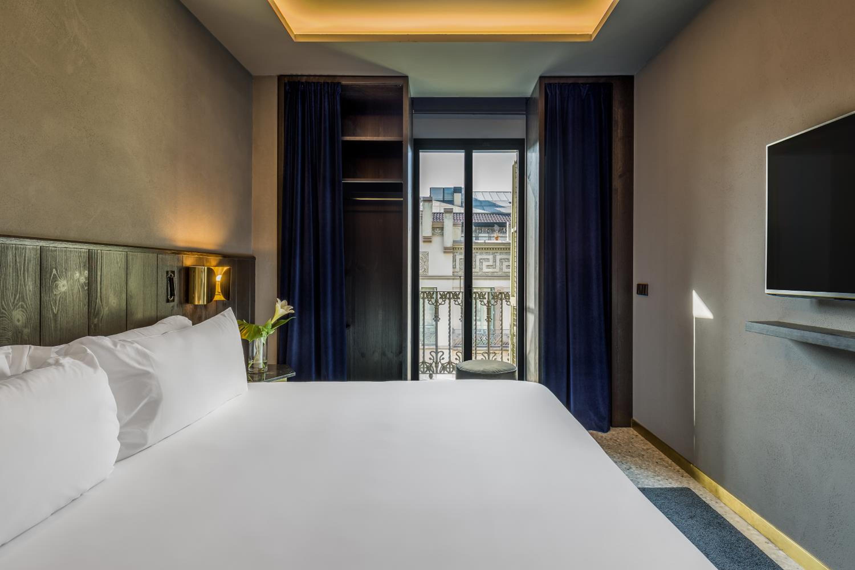 Standard Double Room with Balcony photo 2