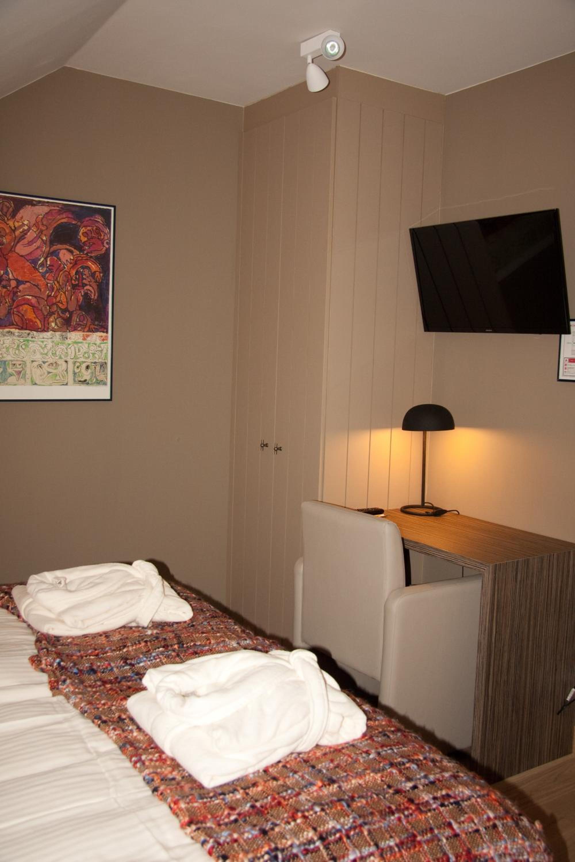 Double or Twin Room photo 2