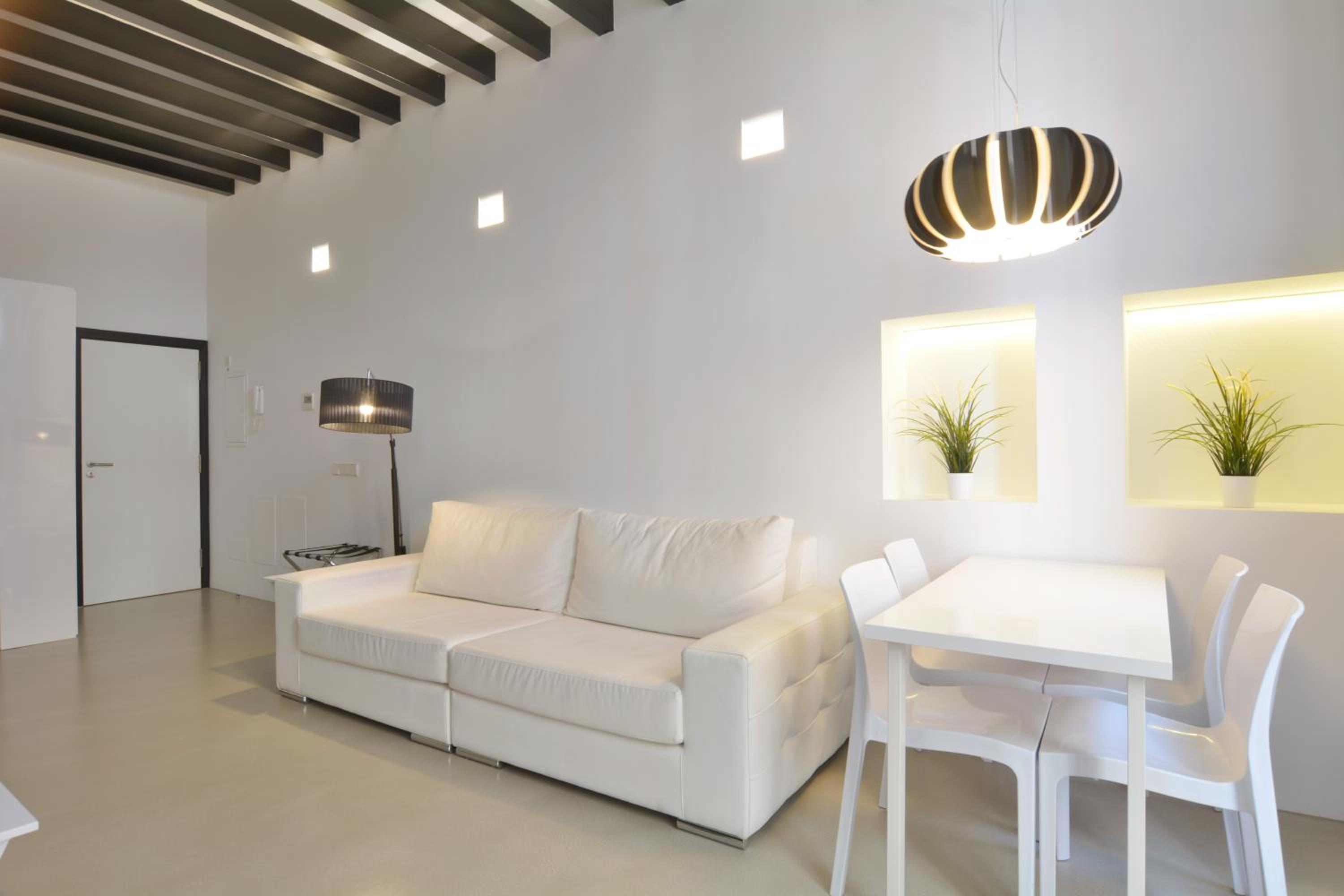 One-Bedroom Apartment with Balcony photo 2