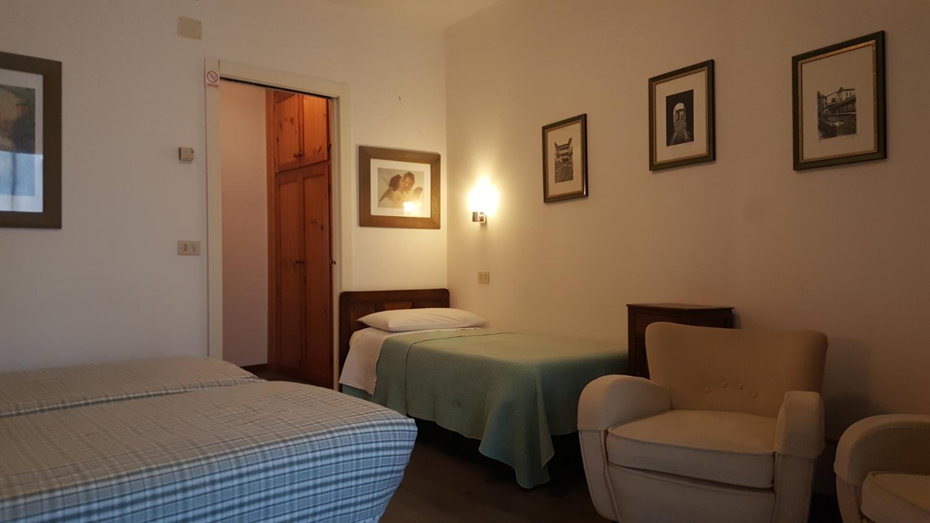 Triple Room - Photo 9