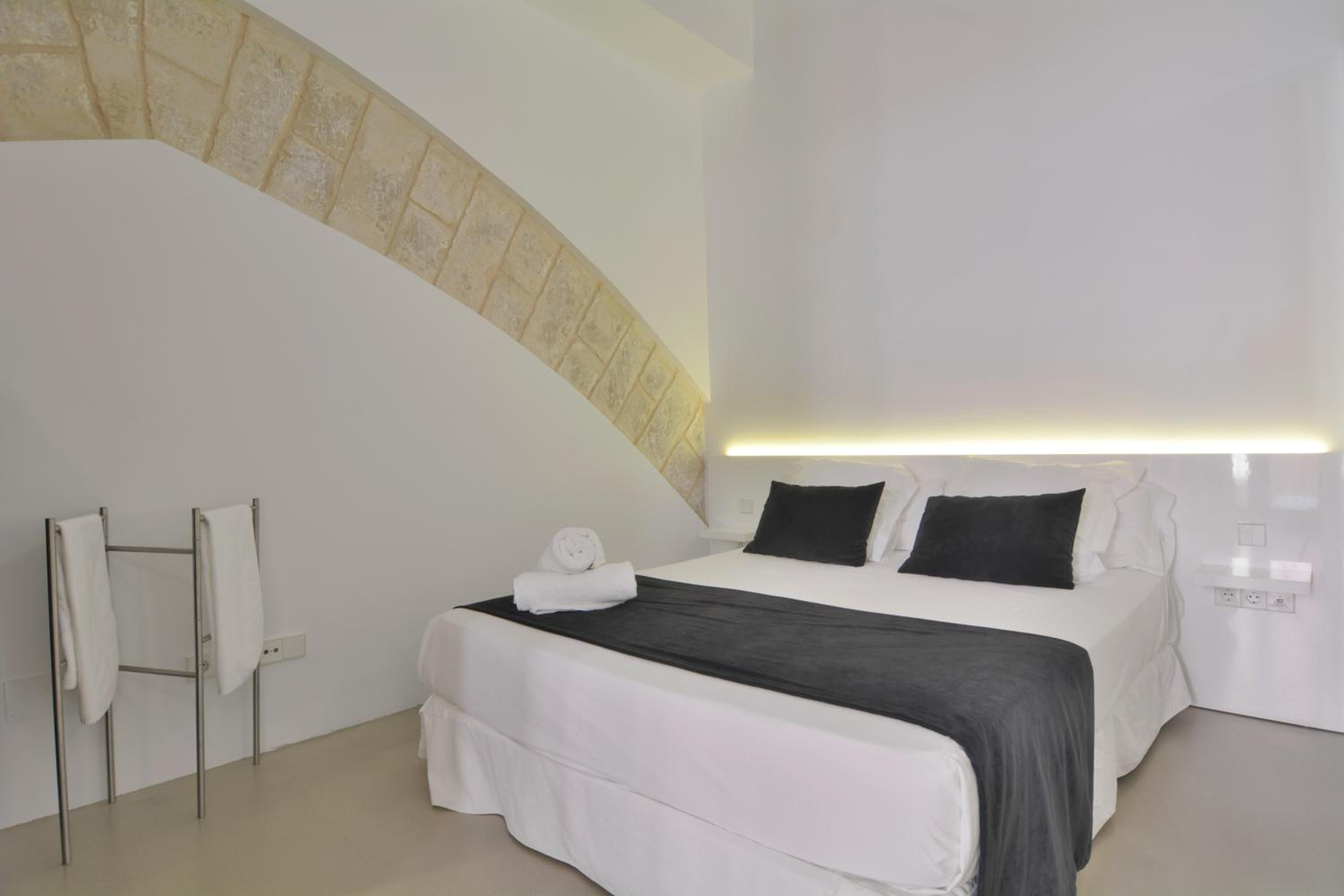 One-Bedroom Apartment with Balcony photo 3