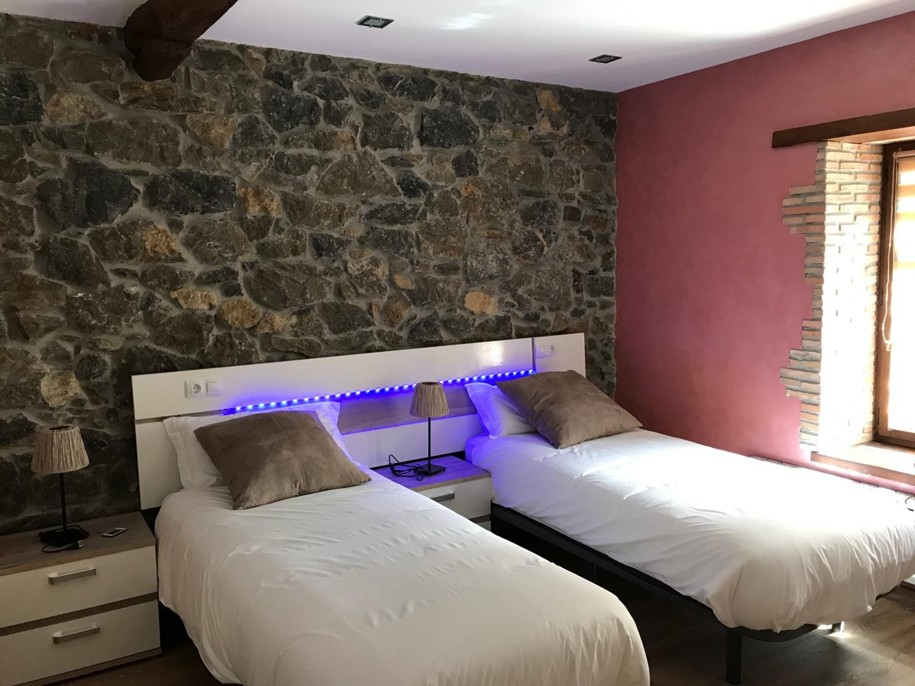 Standard Double or Twin Room - Photo 4