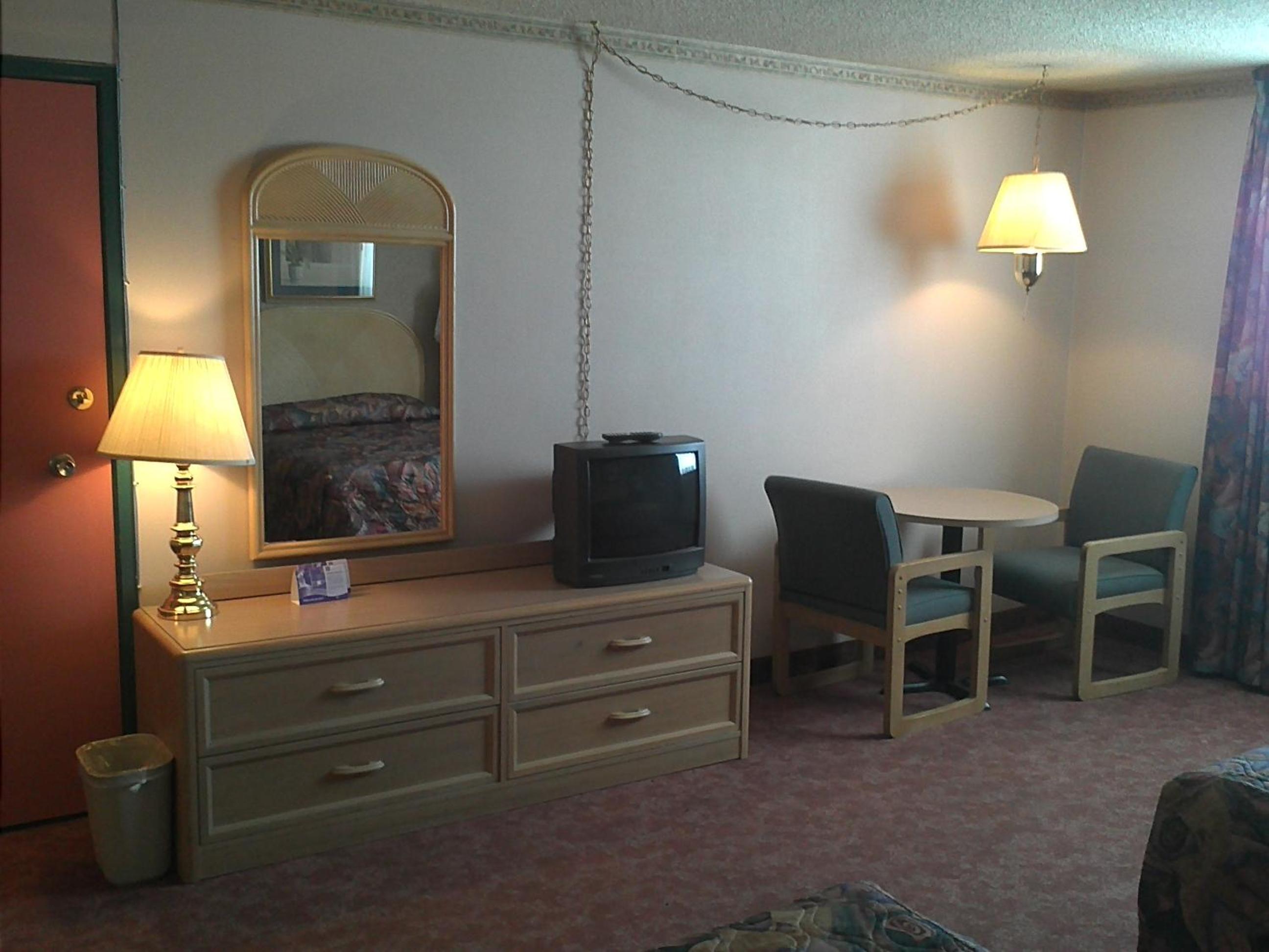 Double Room with Two Double Beds - Non-Smoking - Photo 2