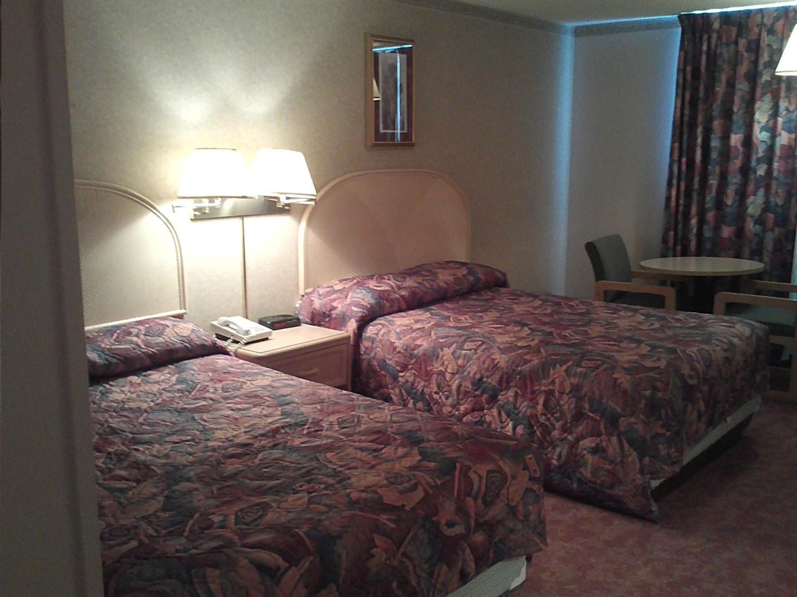 Double Room with Two Double Beds - Non-Smoking - Photo 4