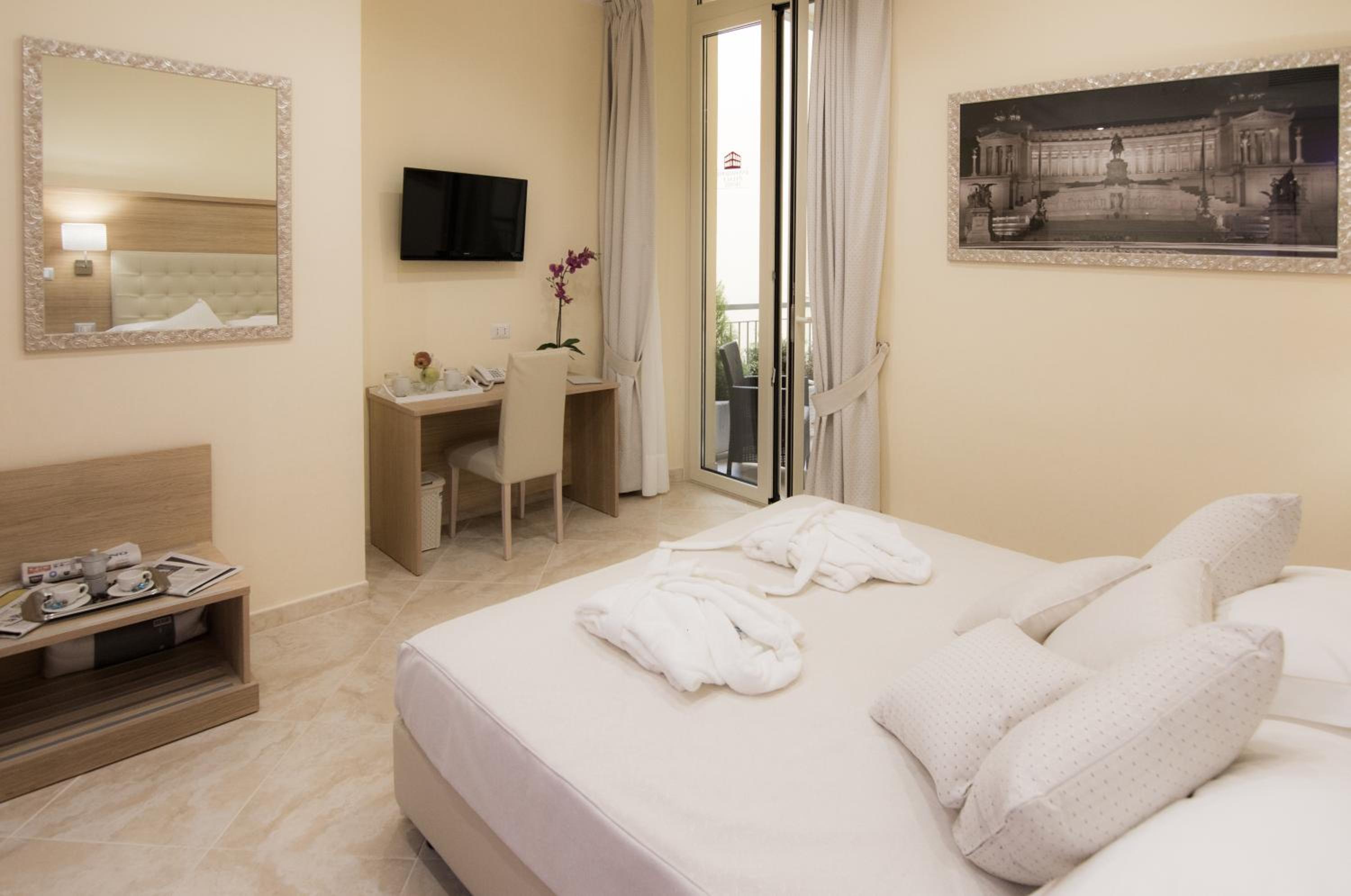 Junior Suite with Balcony photo 1
