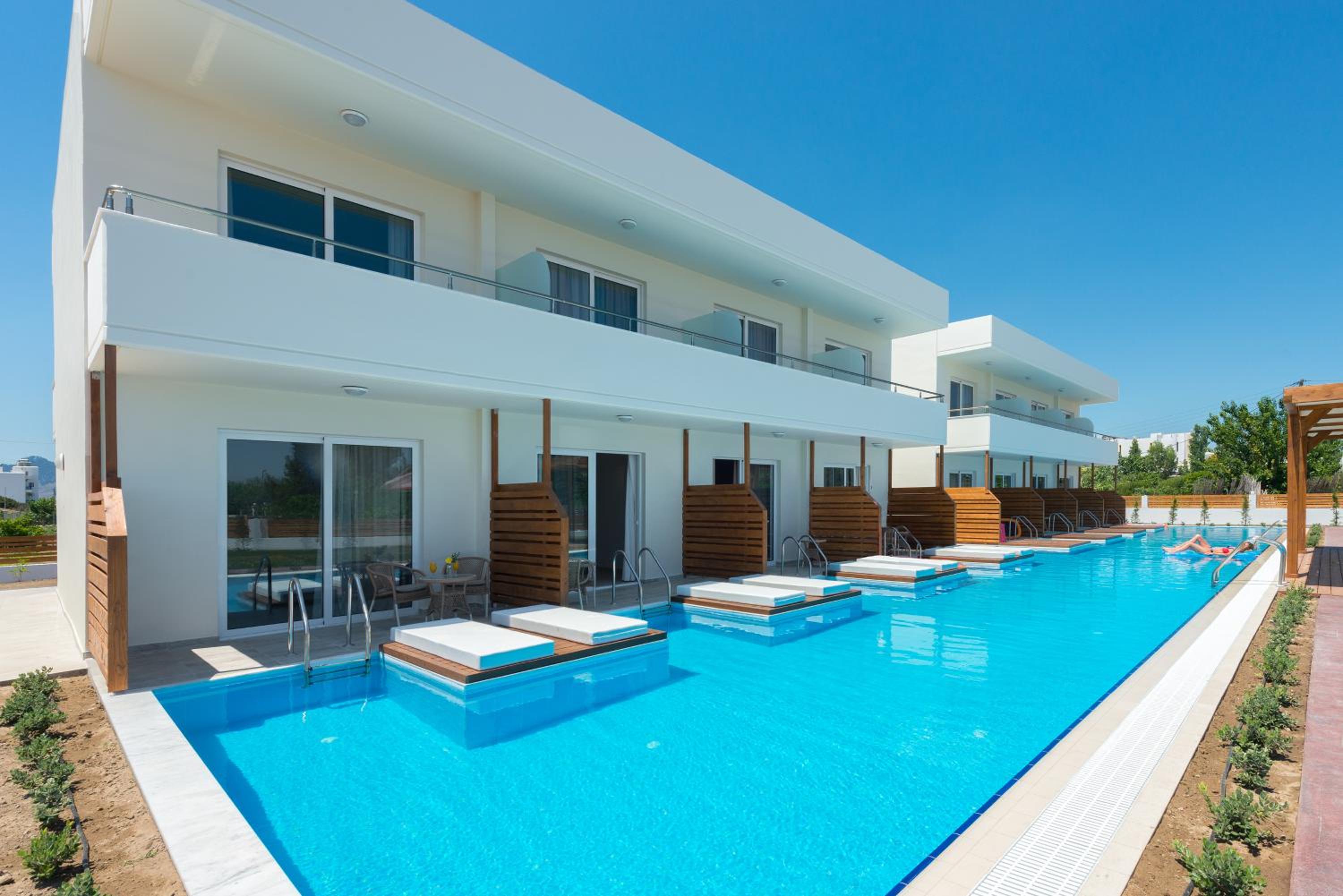 Junior Suite with Private Pool - Photo 3