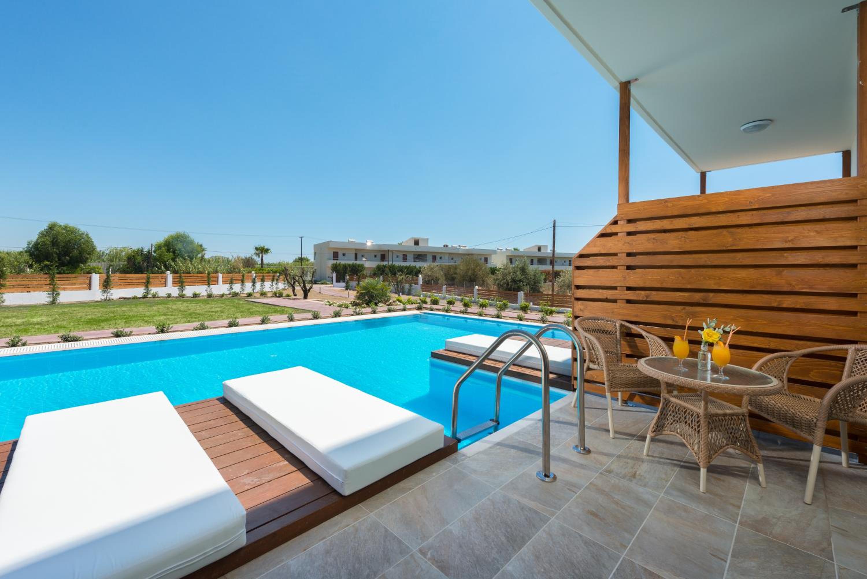 Junior Suite with Private Pool - Photo 2