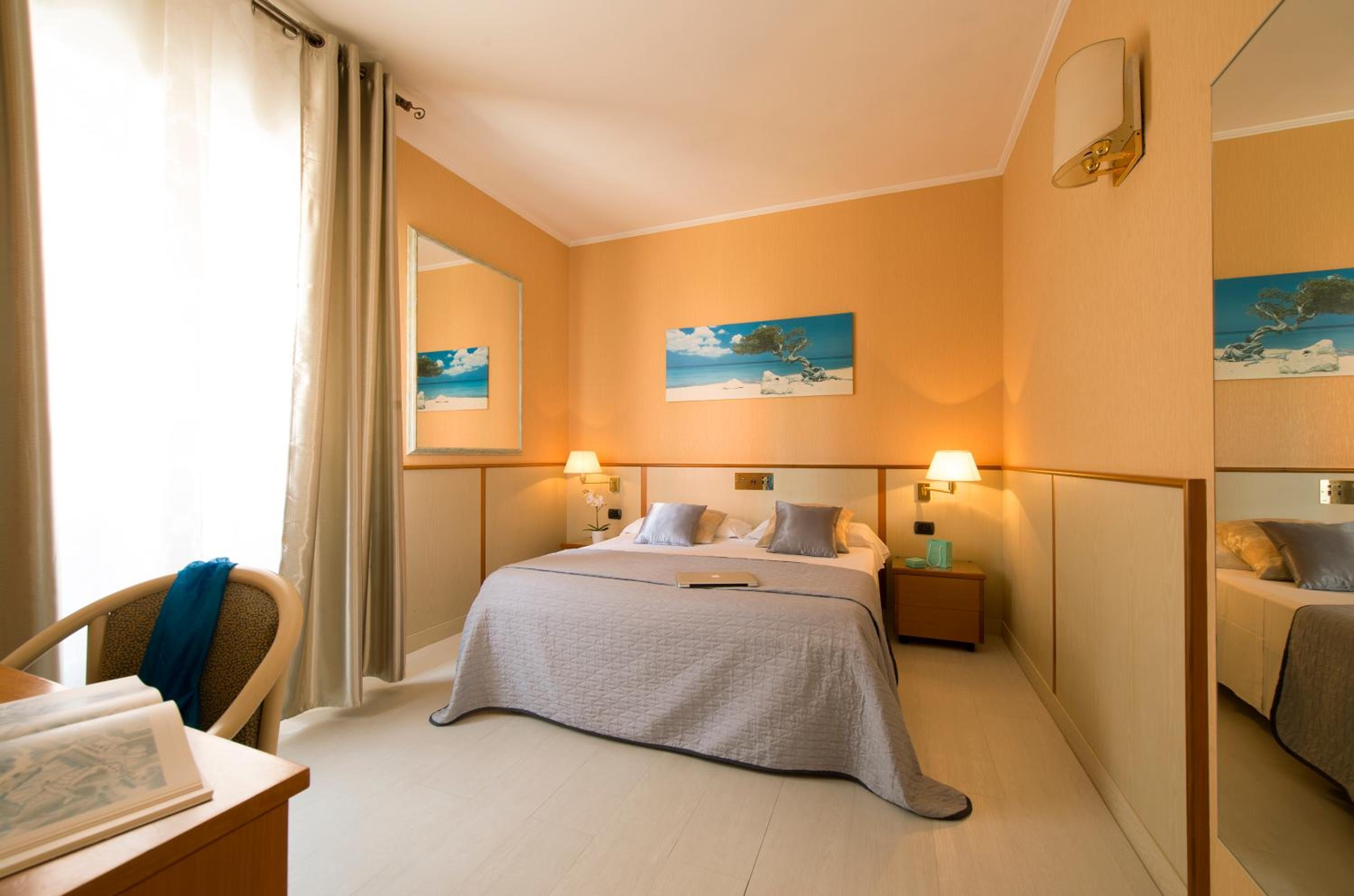 Standard Double or Twin Room photo 3