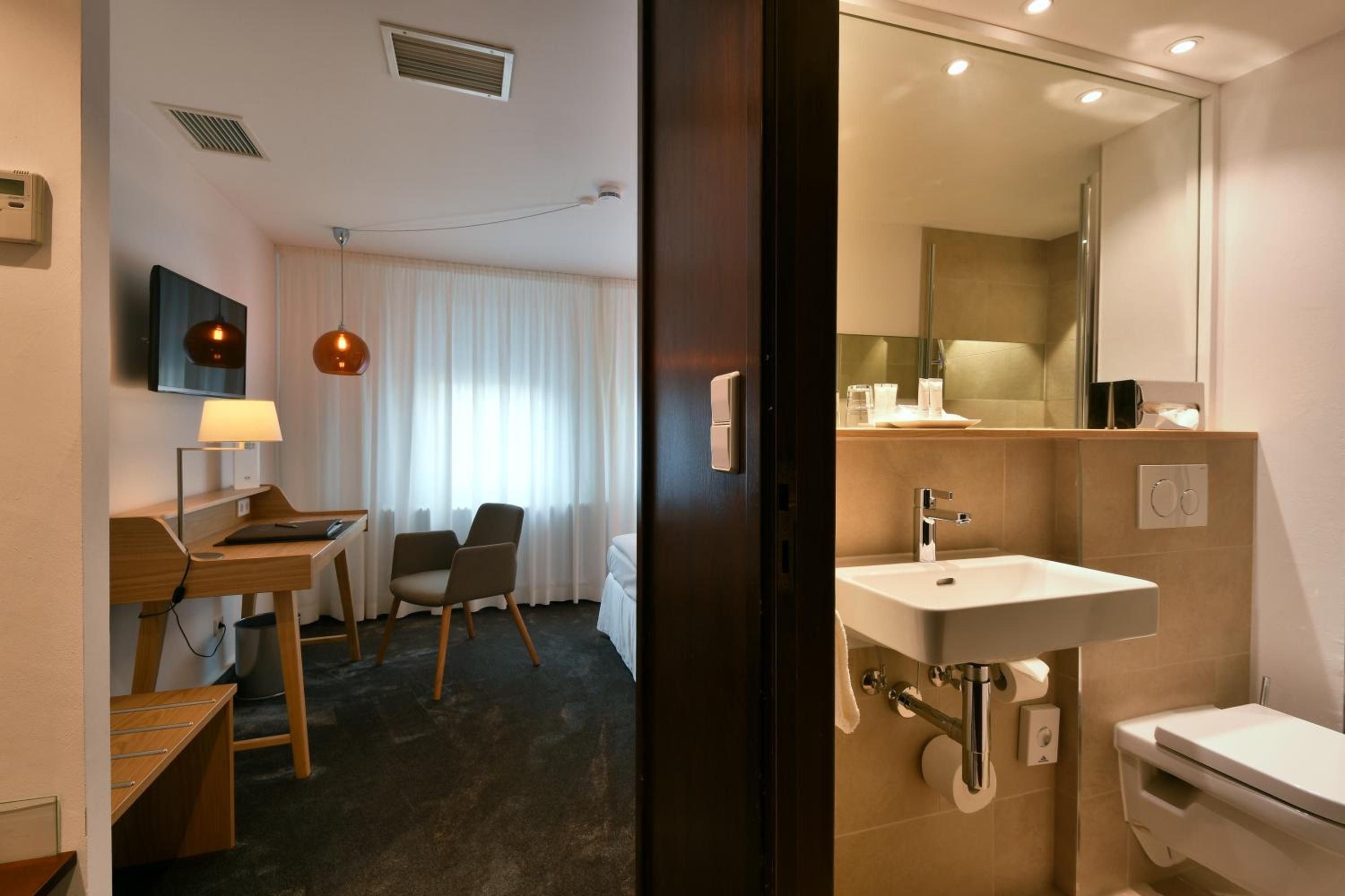 Comfort Room - Photo 4
