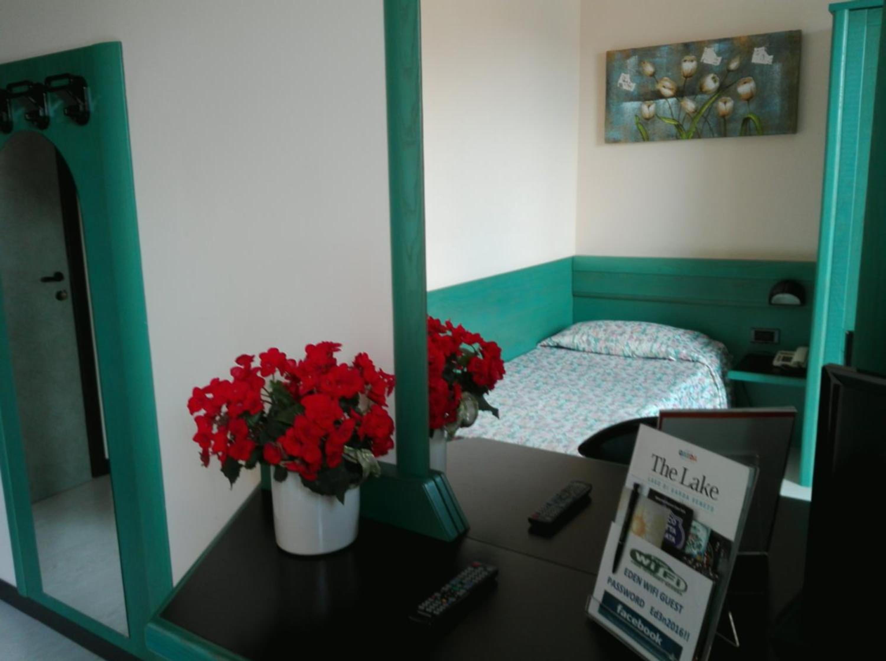 Single Room with Balcony photo 3