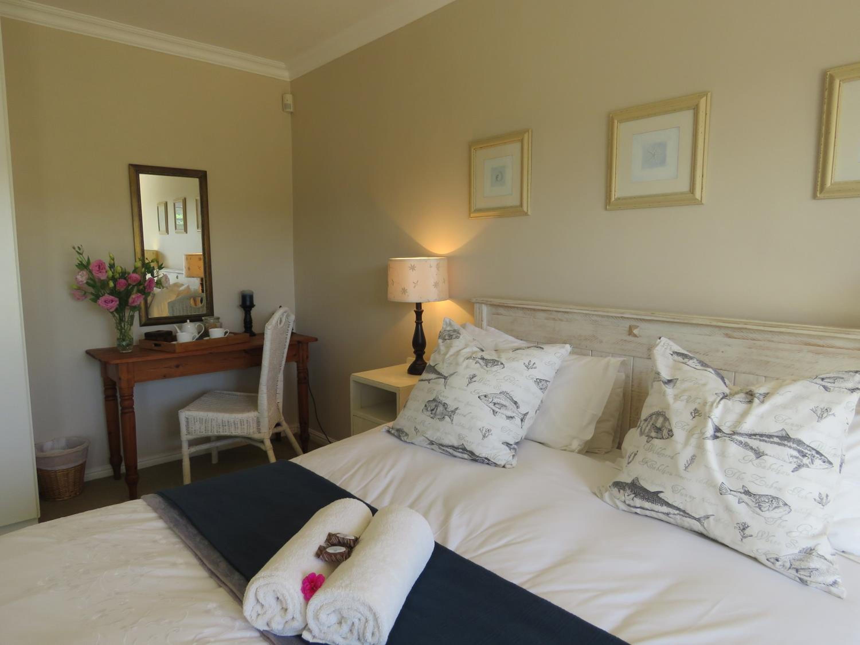 Luxury Queen Room with Pool View photo 1