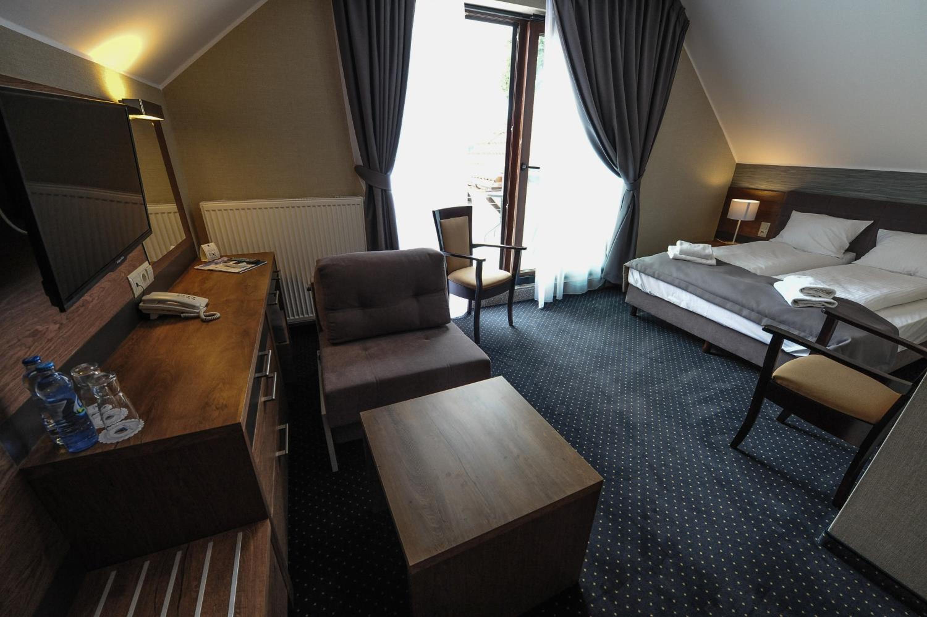 Deluxe Double Room with Balcony photo 3