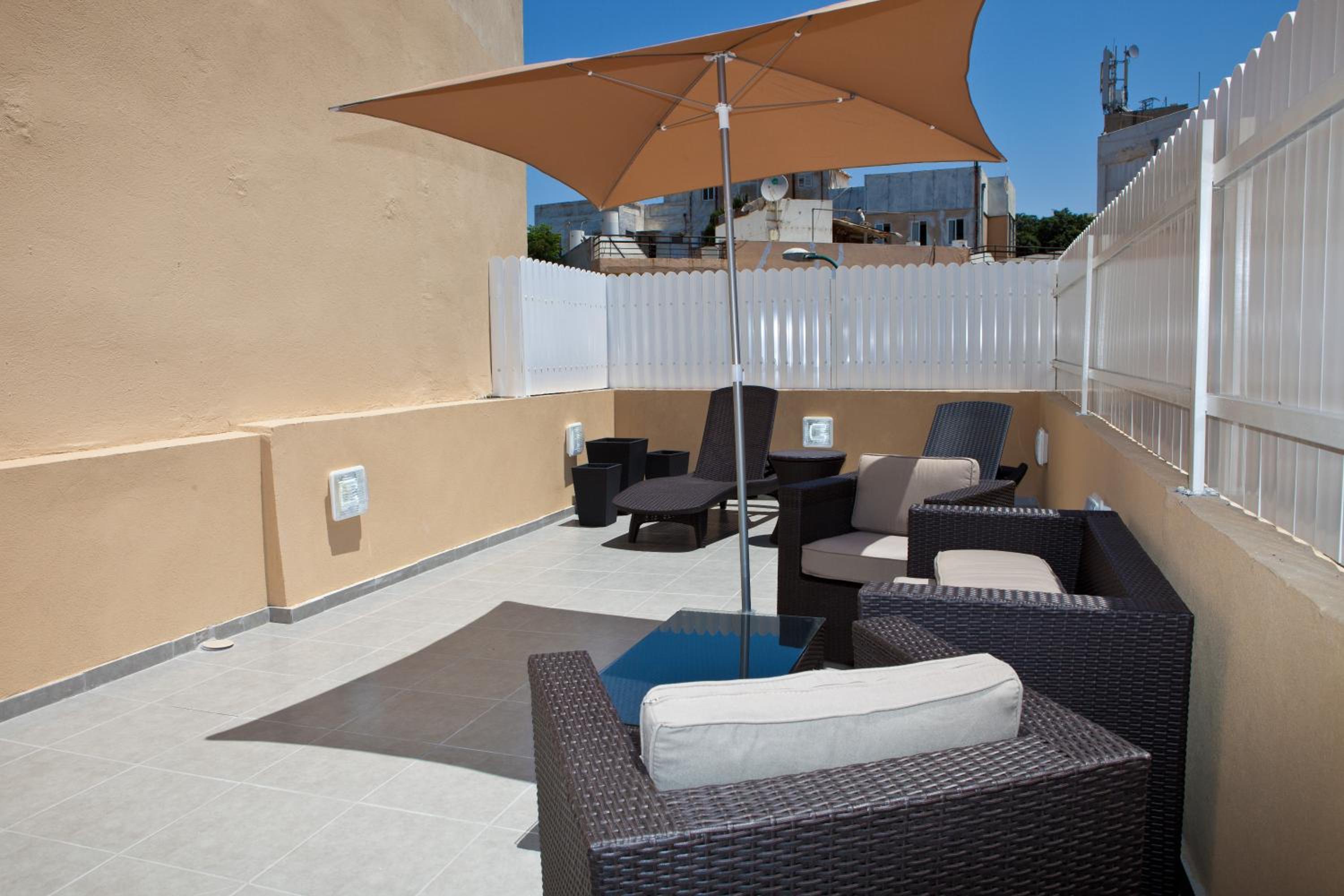 Penthouse Studio - Photo 23