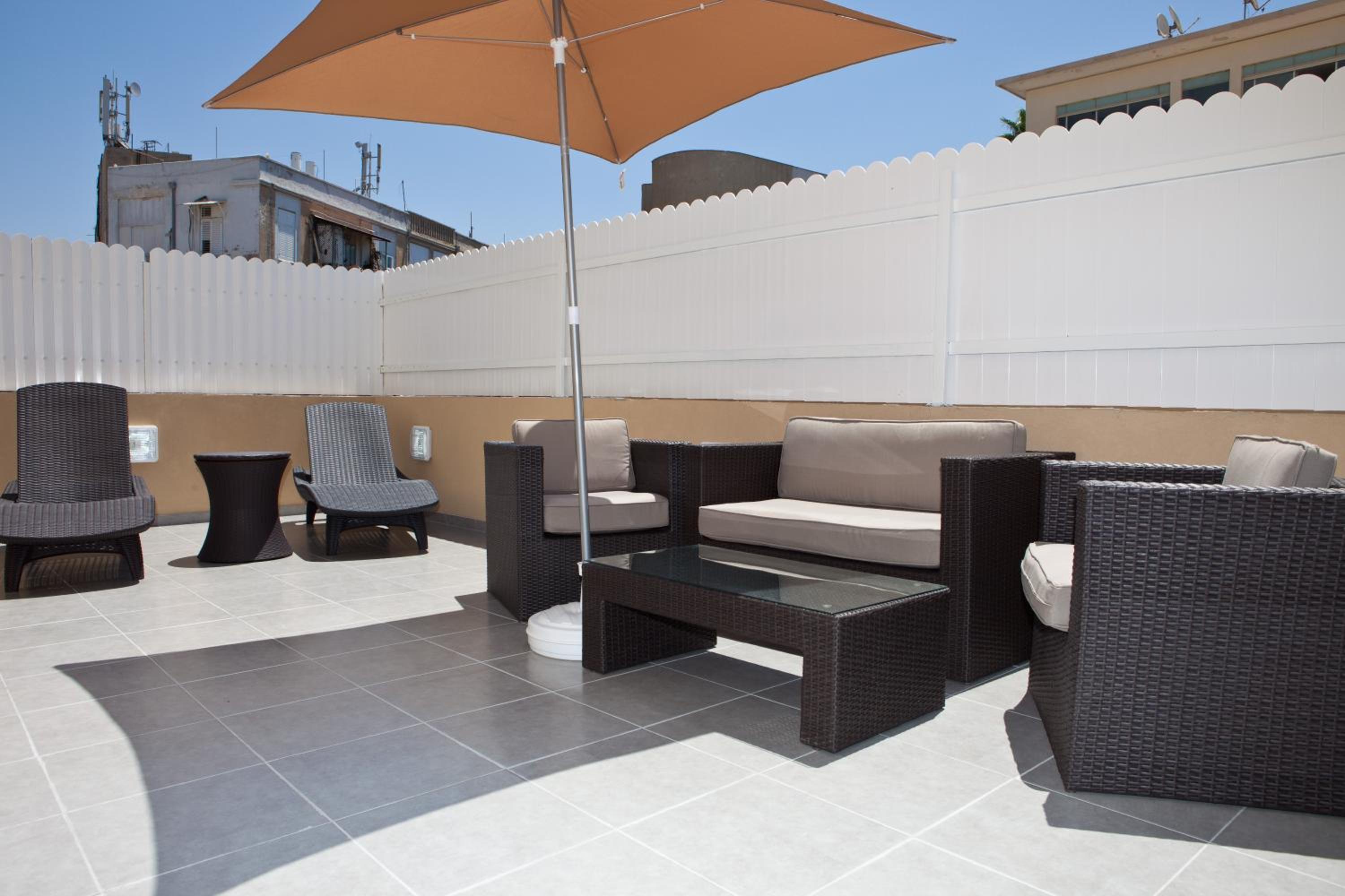Penthouse Studio - Photo 22