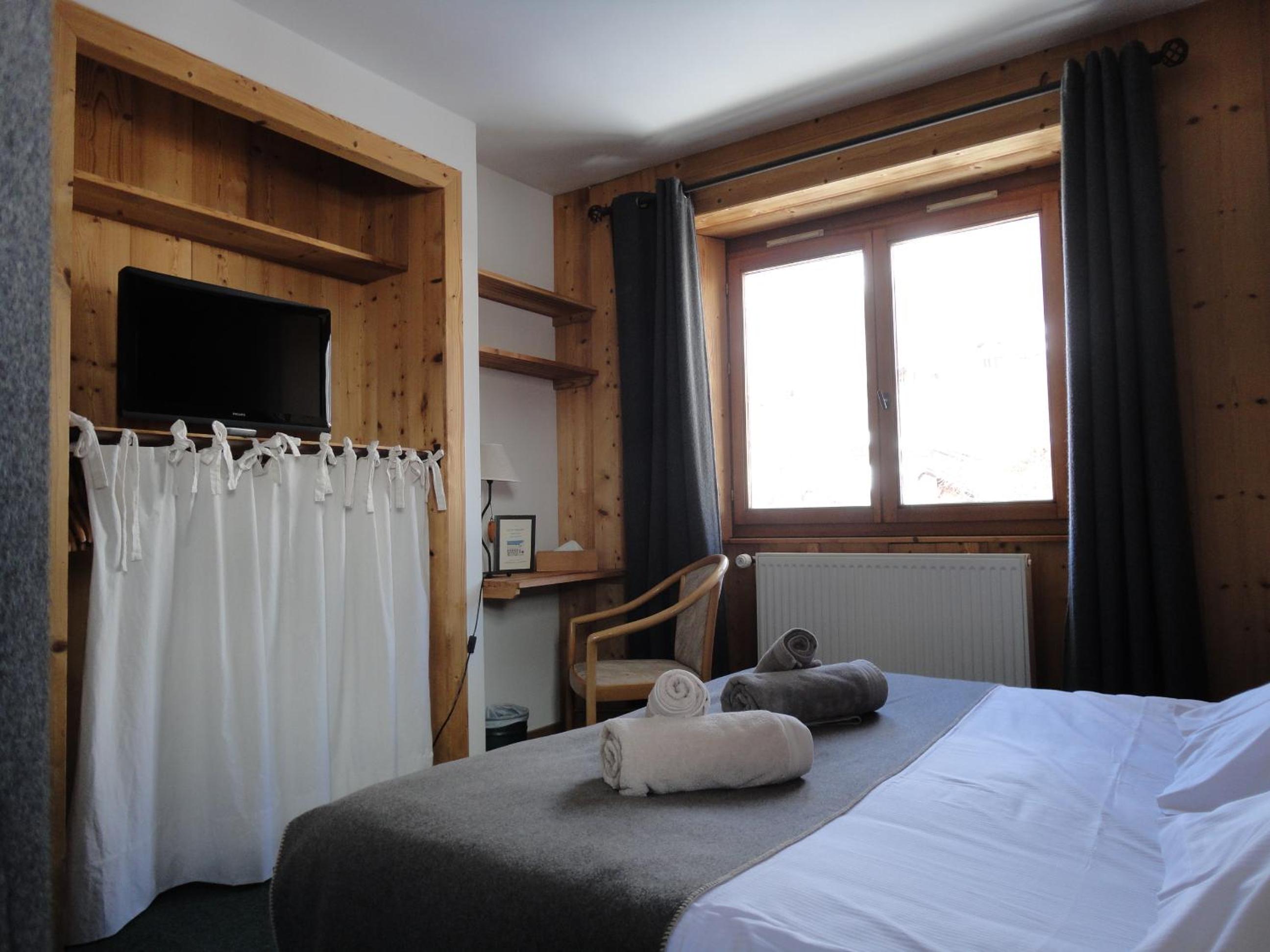 Double Room with Bath photo 2