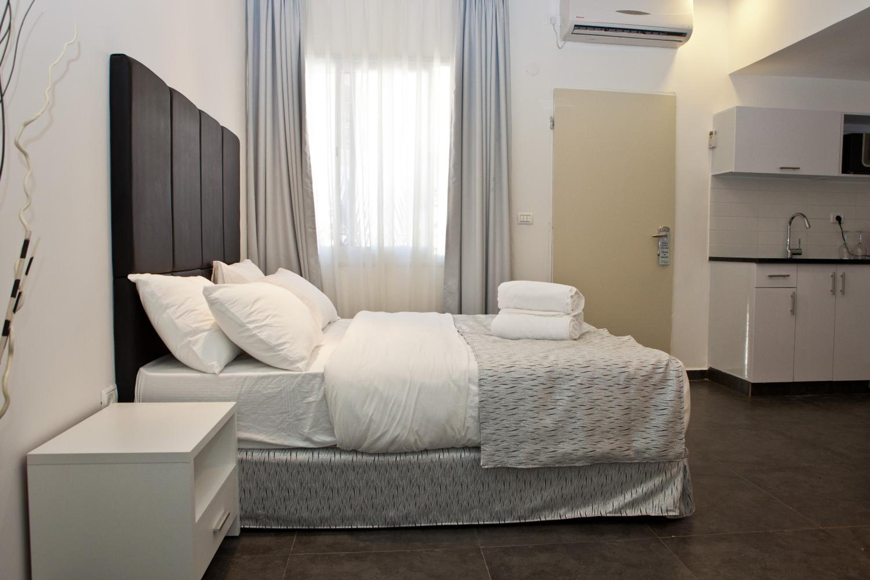 Penthouse Studio - Photo 2