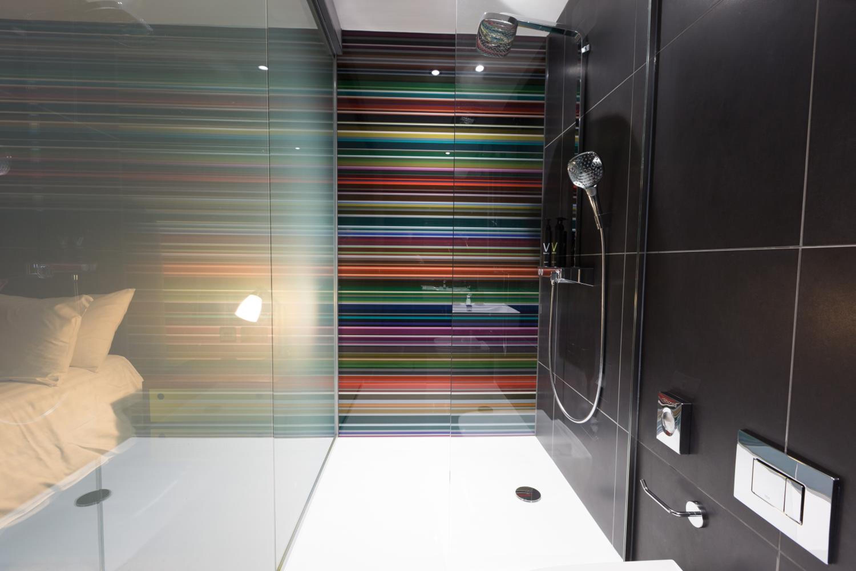 CLUB ROOM (FREE PARKING, GYM & POOL ACCESS) photo 3