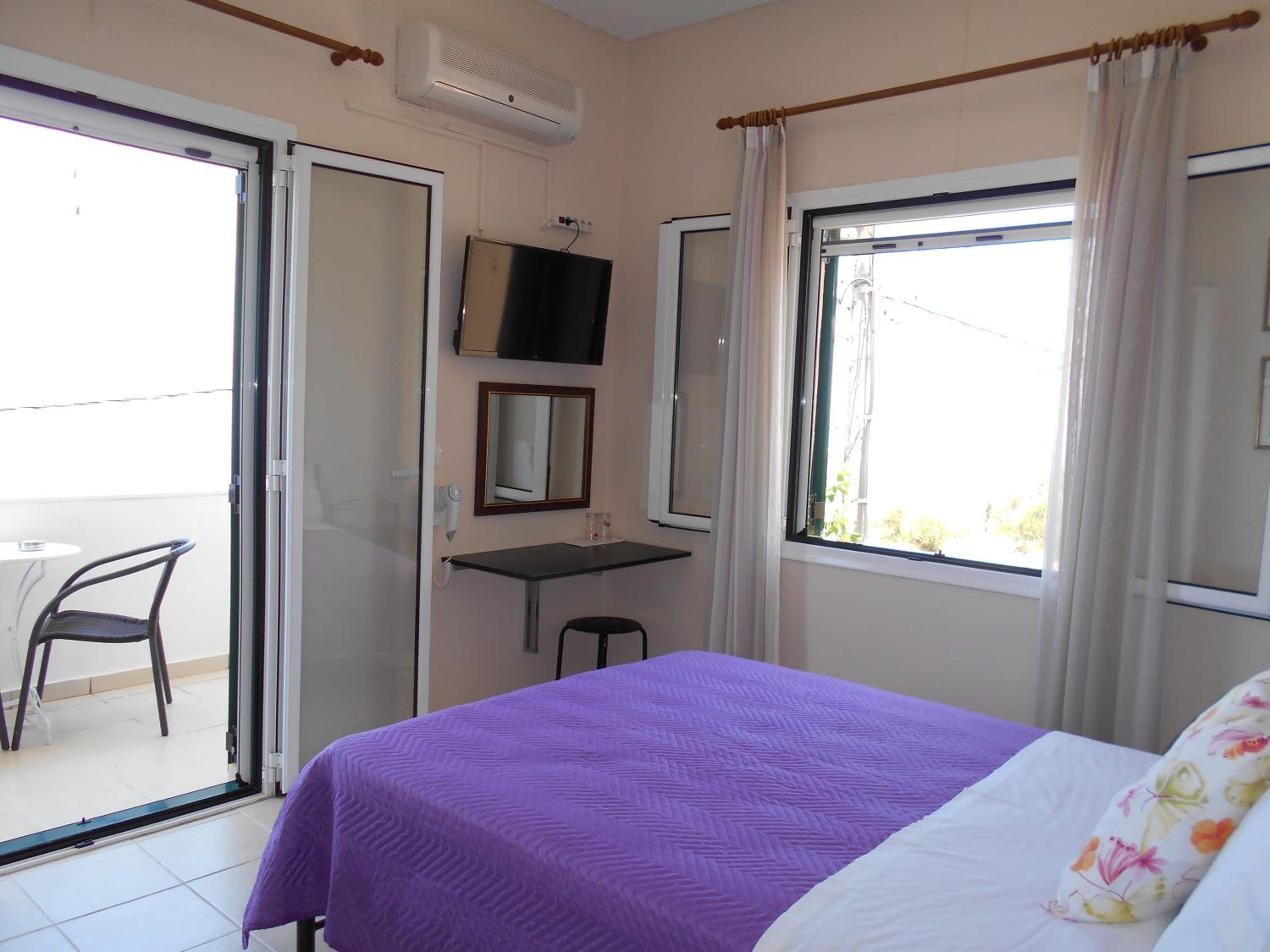 Double Room with Balcony and Sea View - Photo 3