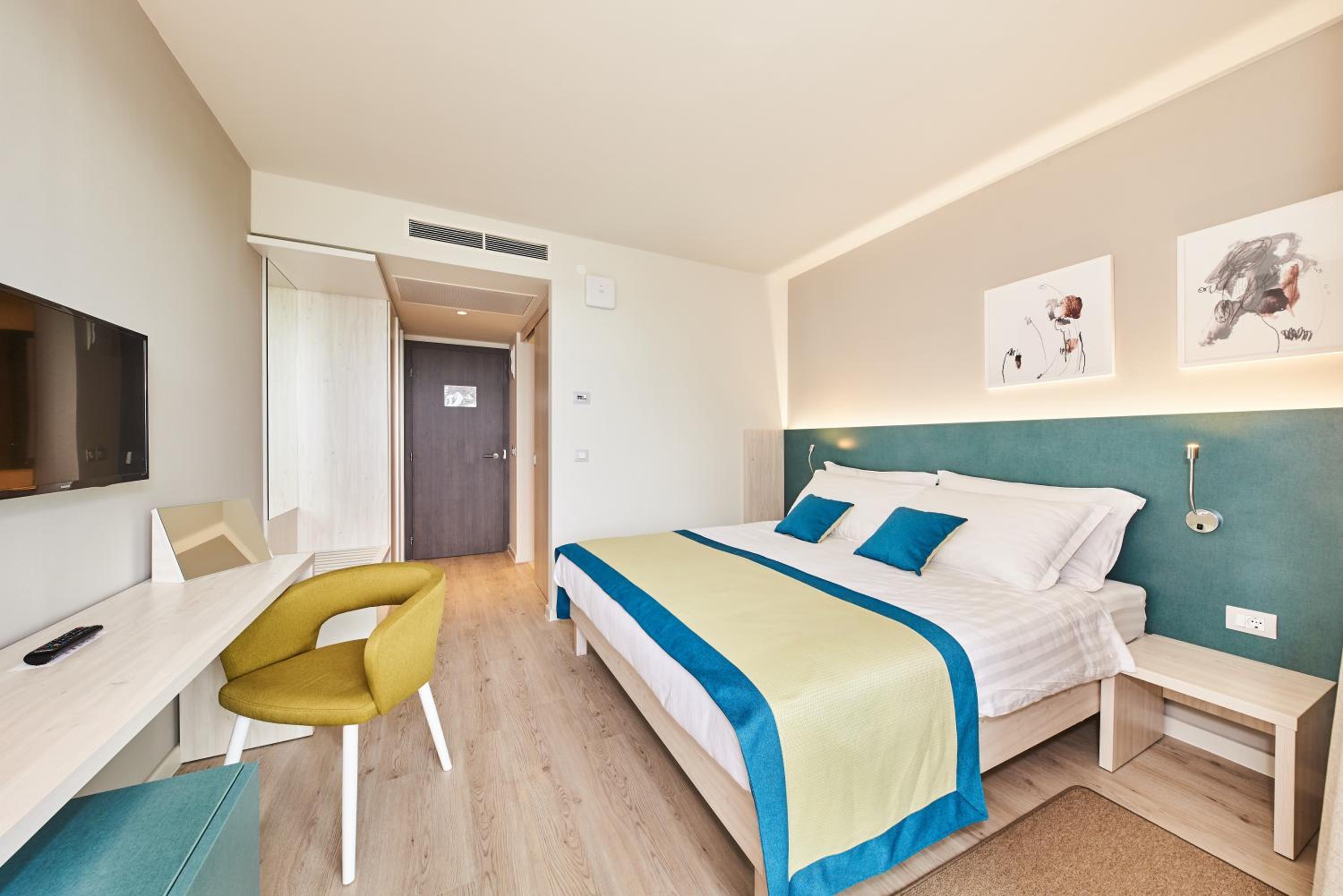Classic Room with Balcony - Sea Side - Photo 3