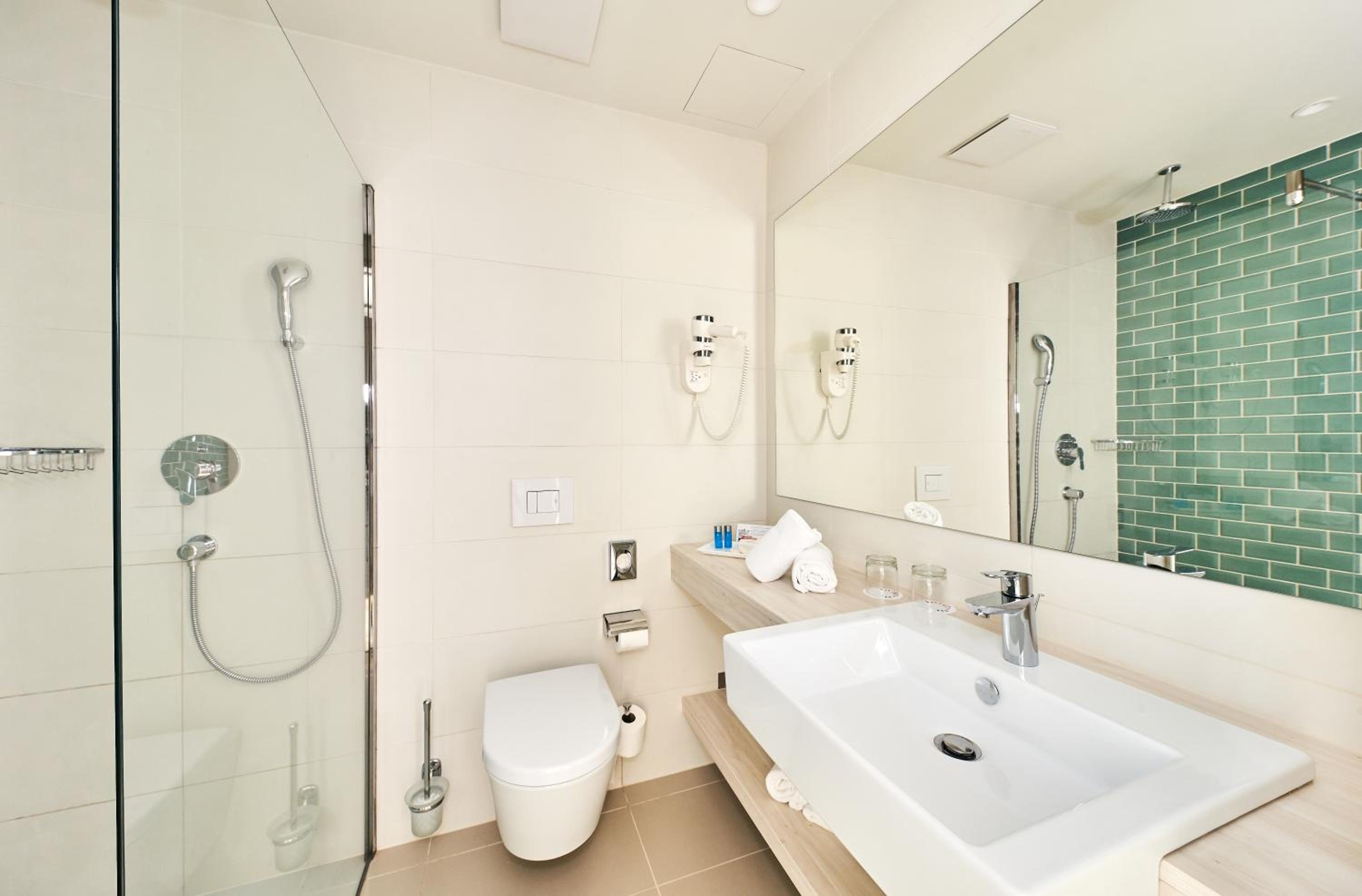 Premium Room with Balcony and Sea View - Photo 4