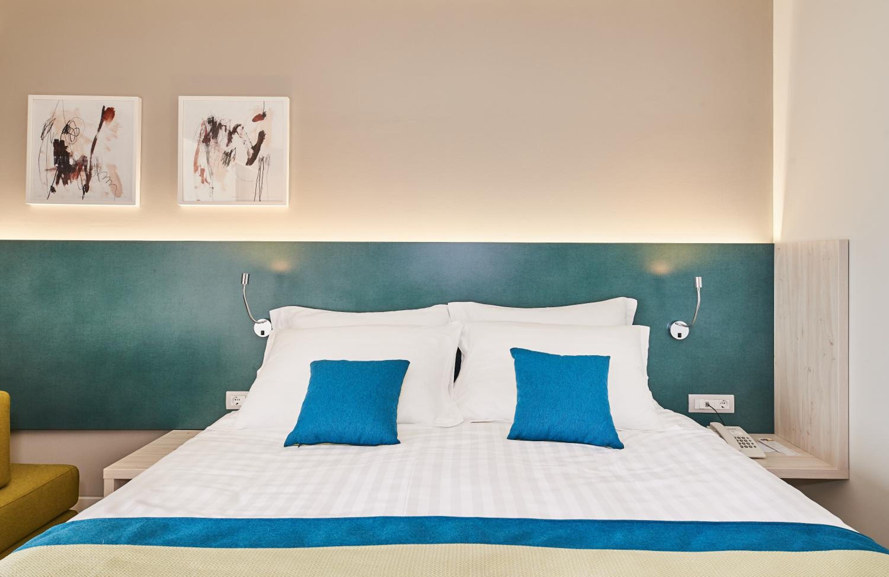 Premium Room with Balcony and Sea View - Photo 3
