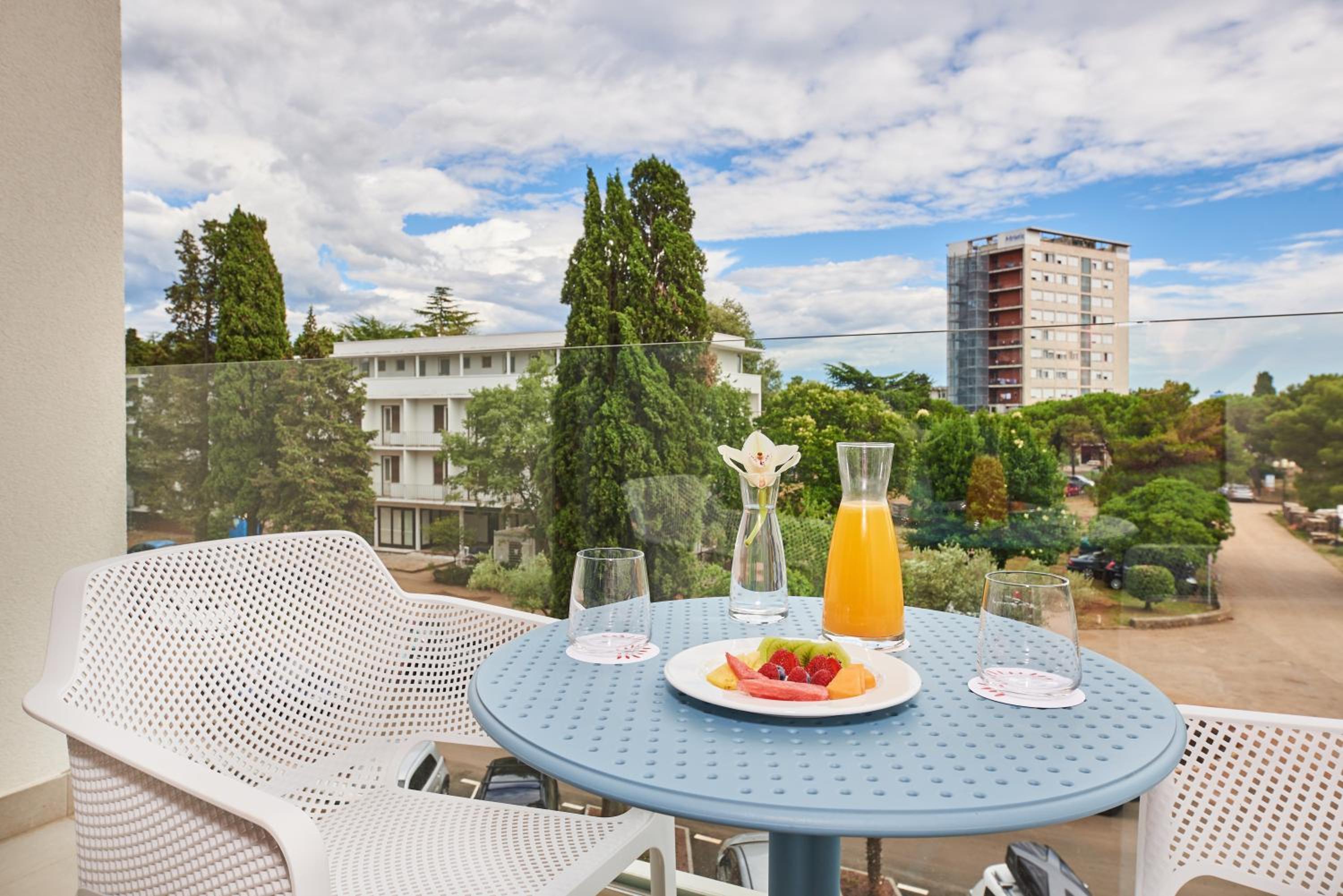 Superior Room with Balcony - Photo 2