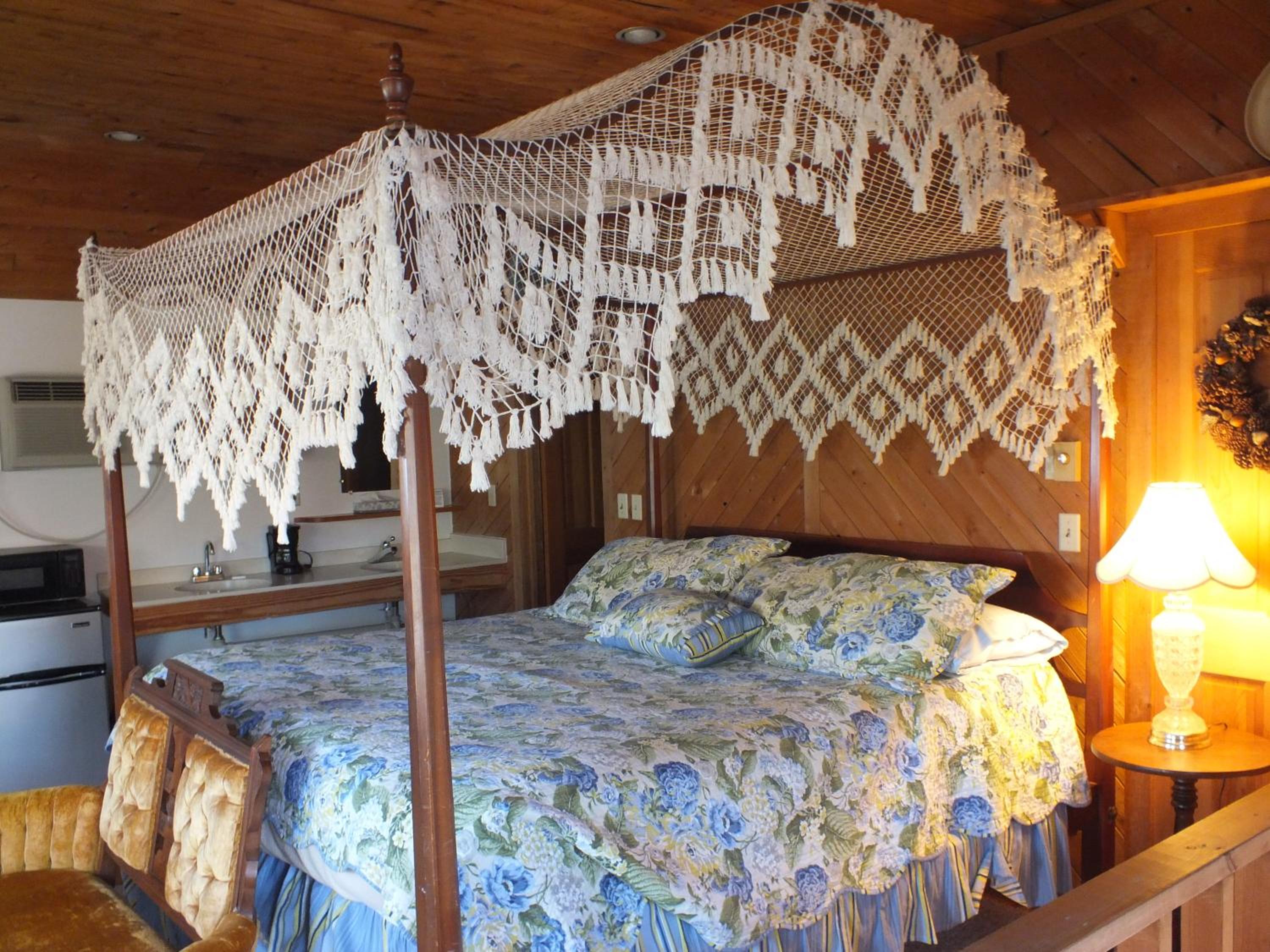King Room - Non-Smoking - Photo 14