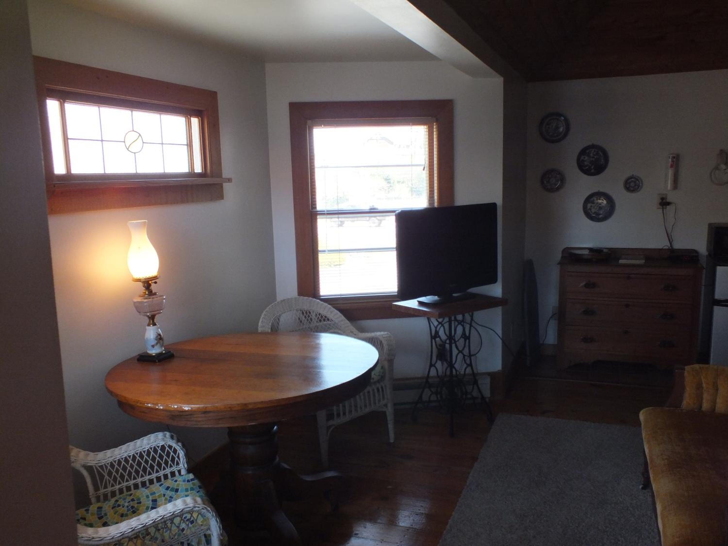 King Room - Non-Smoking - Photo 13