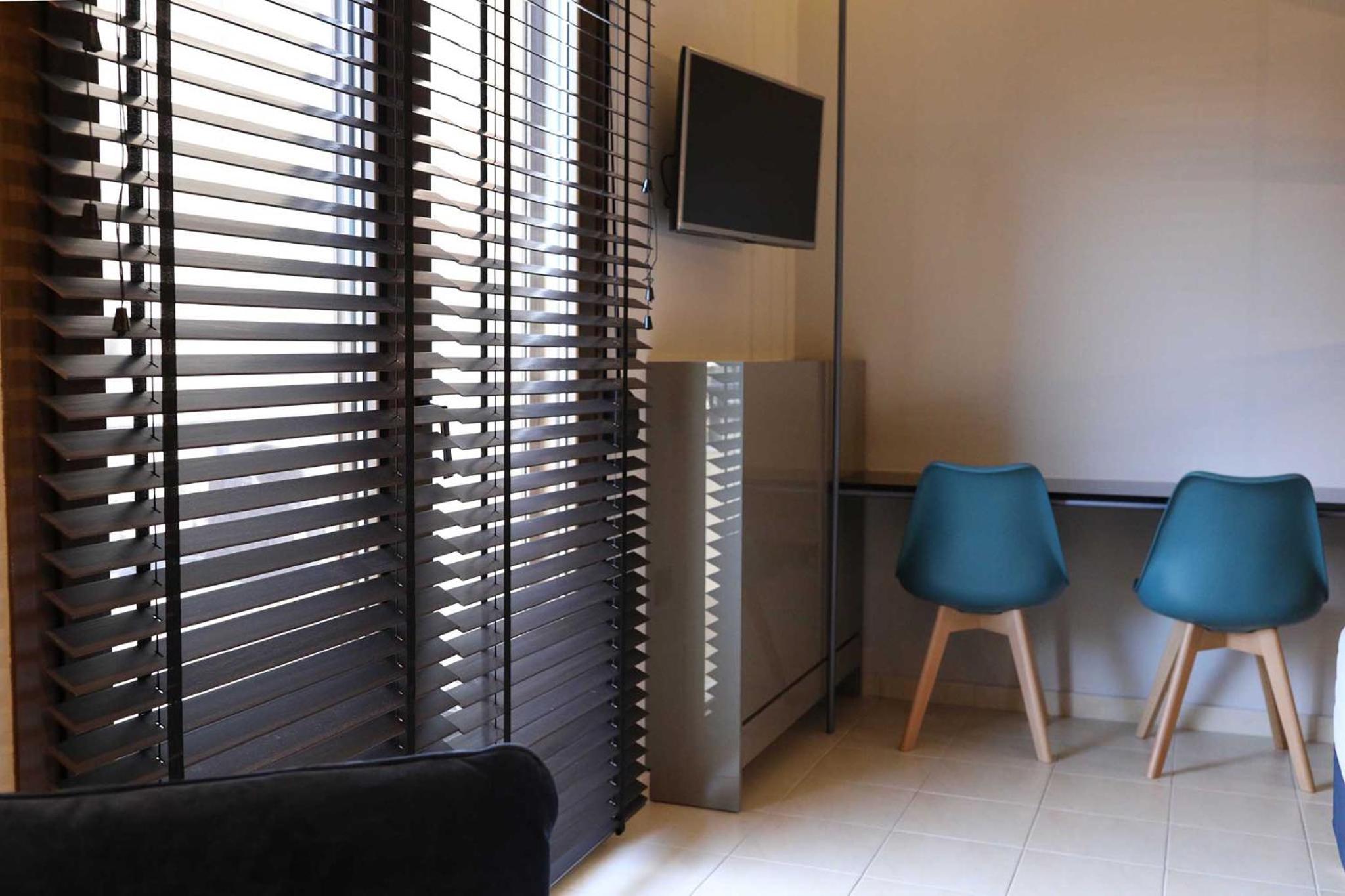 Studio Apartment with Balcony - Photo 13
