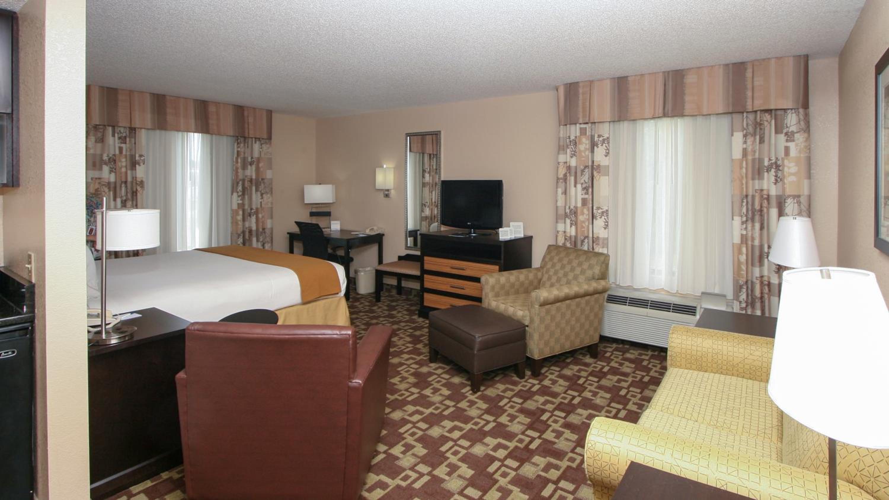 Studio King Suite - Non-Smoking - Photo 2
