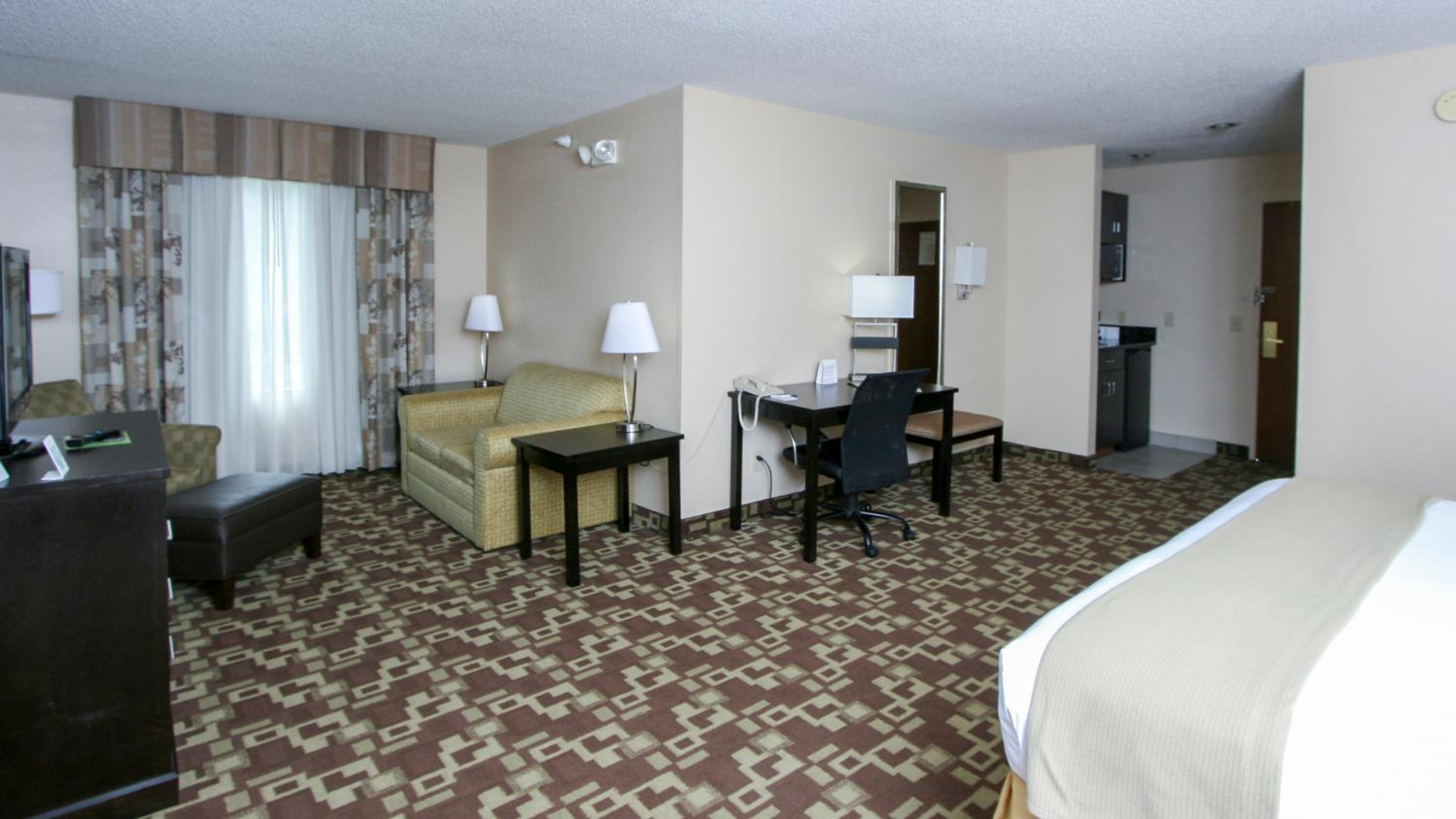 Premium King Room - Non-Smoking - Photo 2