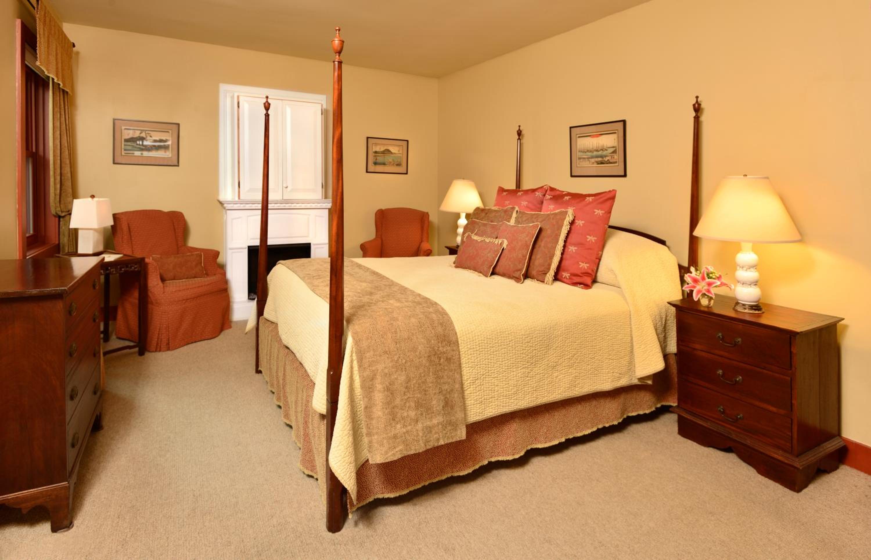 Queen Room photo 1