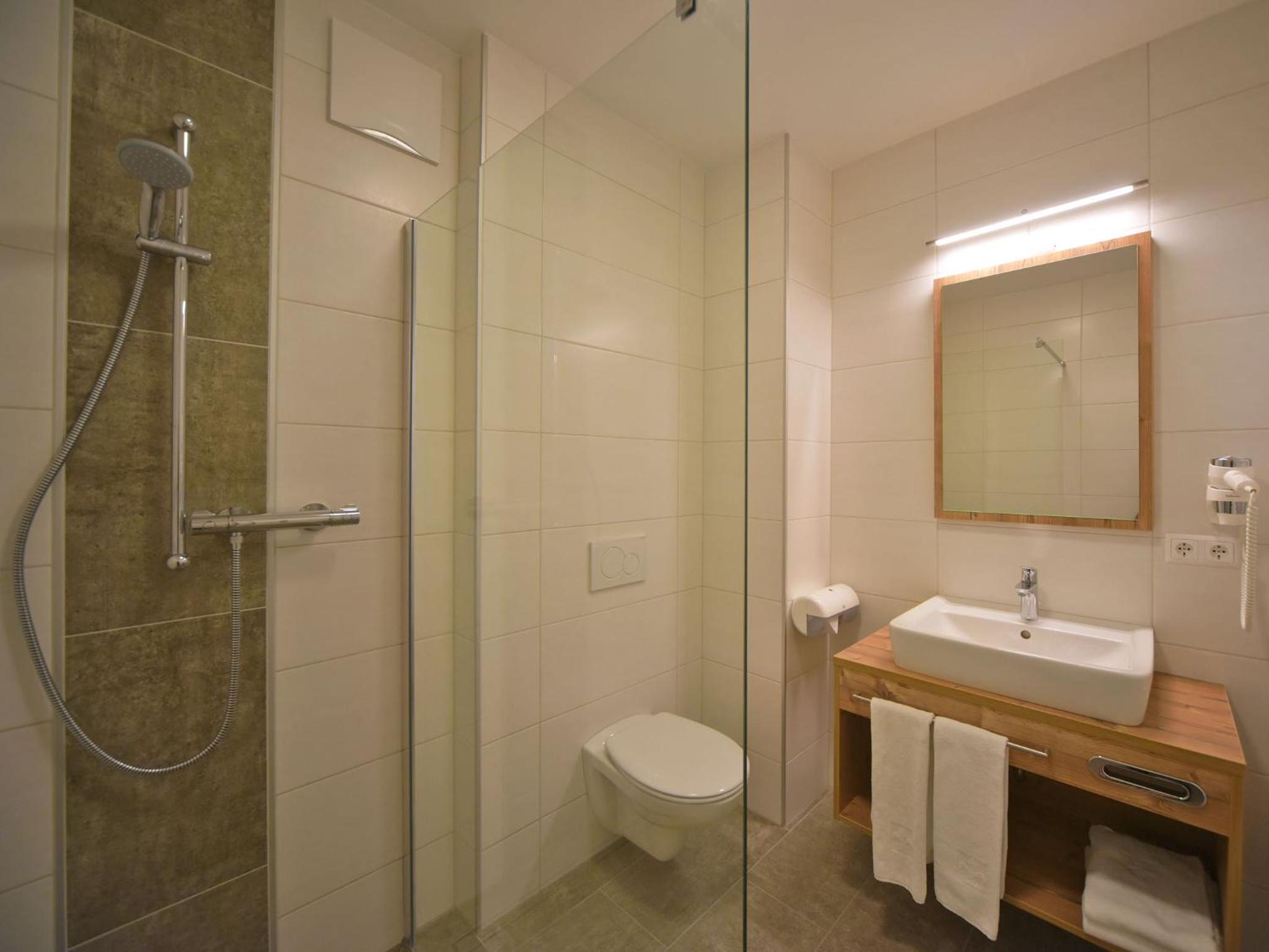 Comfort Double Room with Balcony - Photo 4