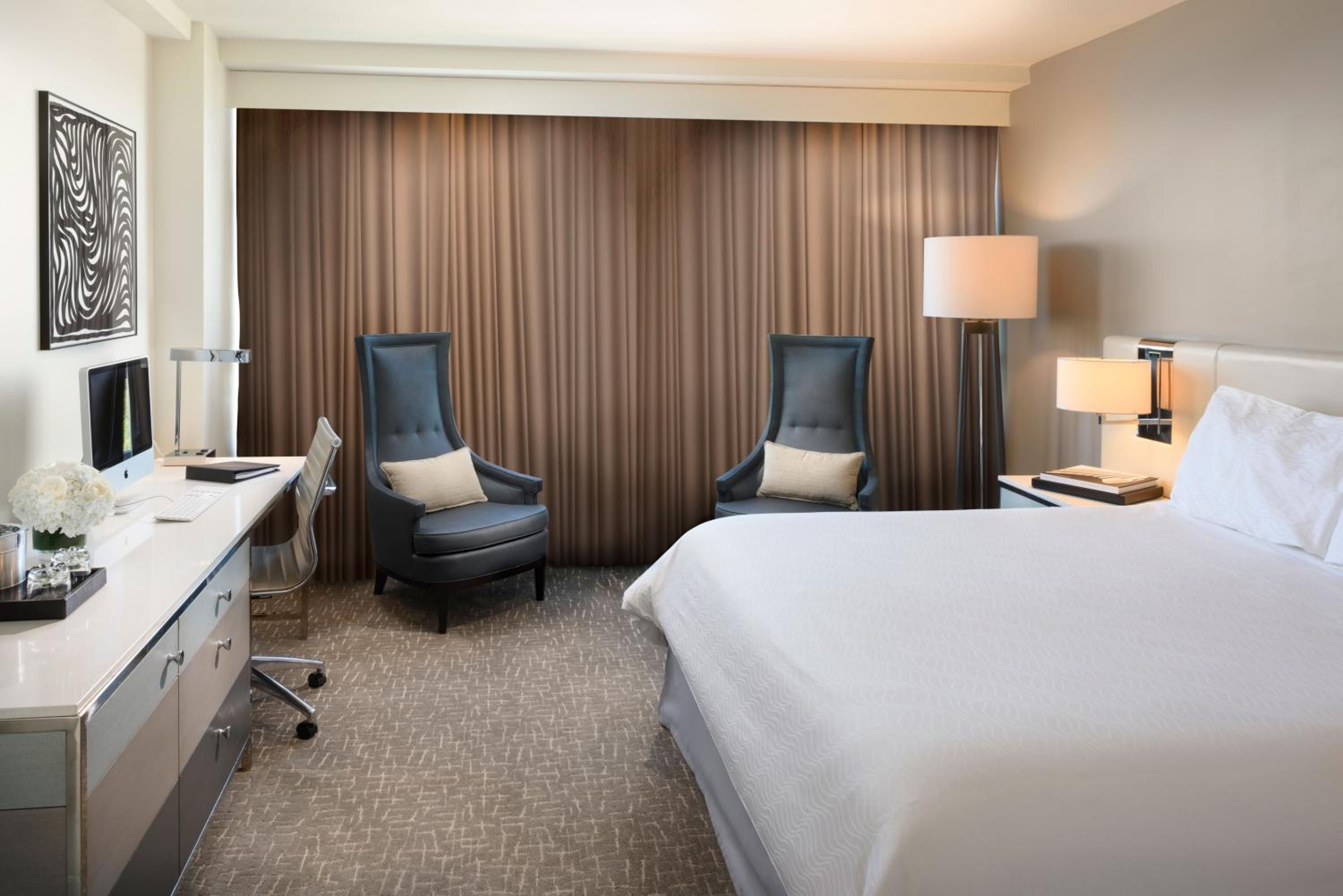 Standard Room with King Bed - Photo 1