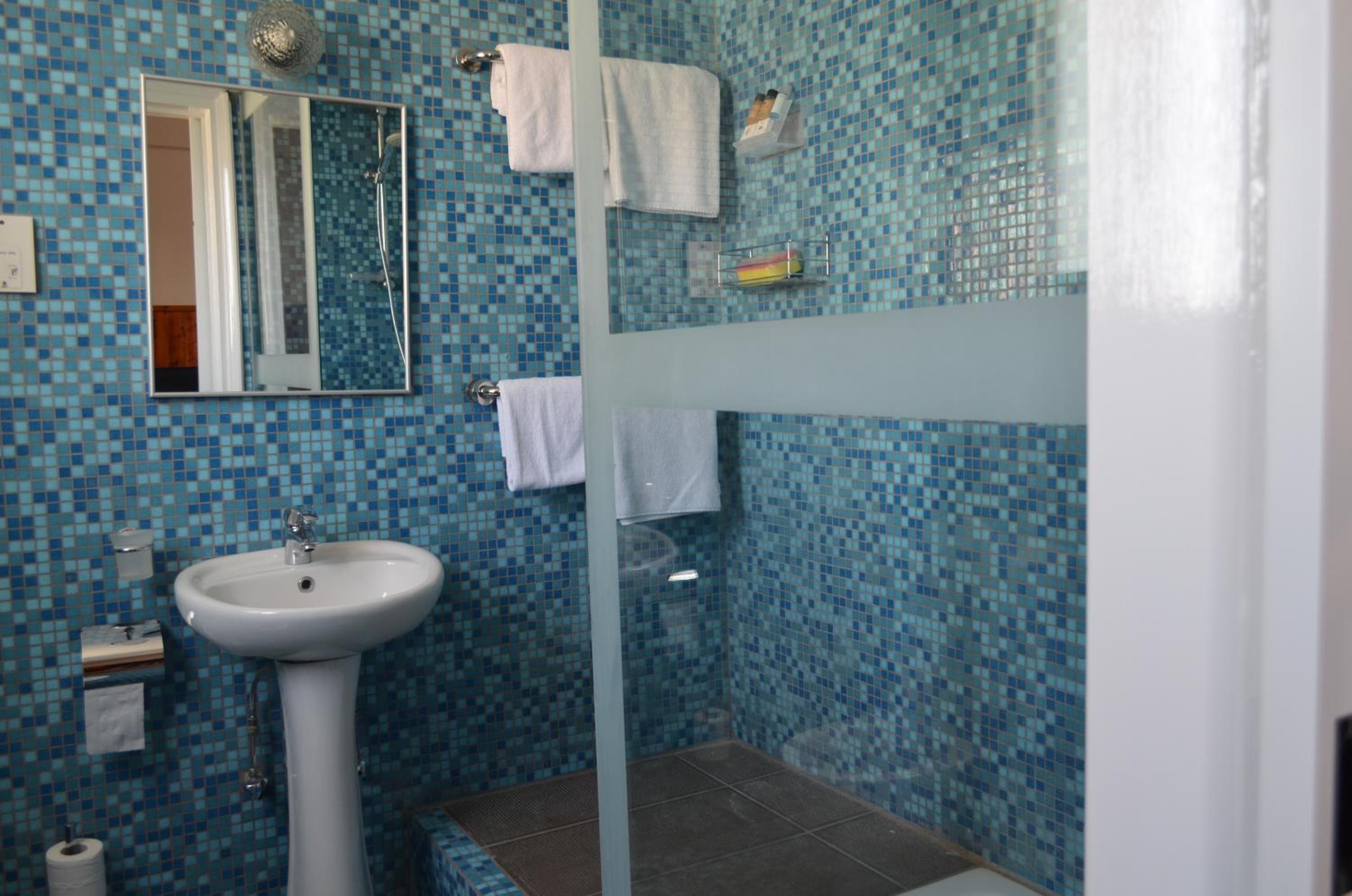 Double Room - Photo 15