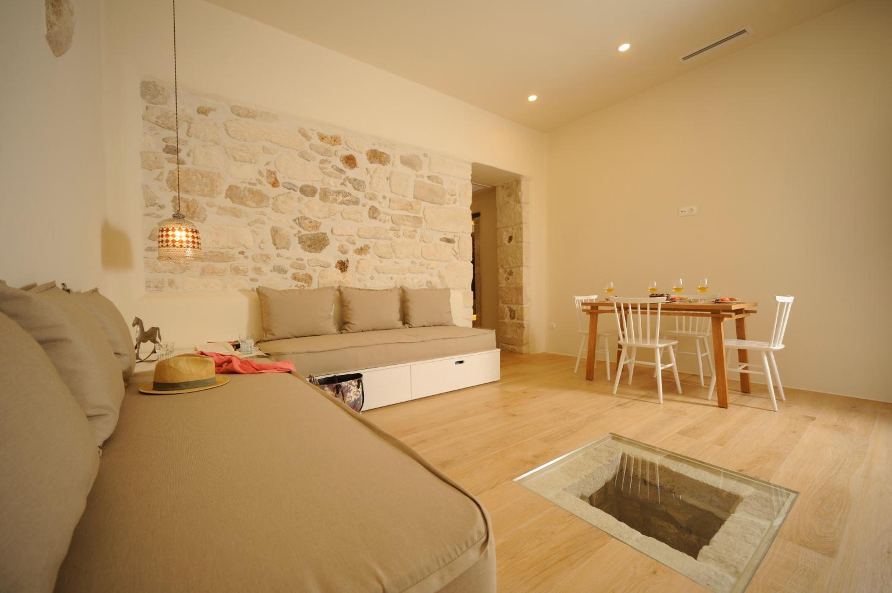 Studio Apartment photo 1