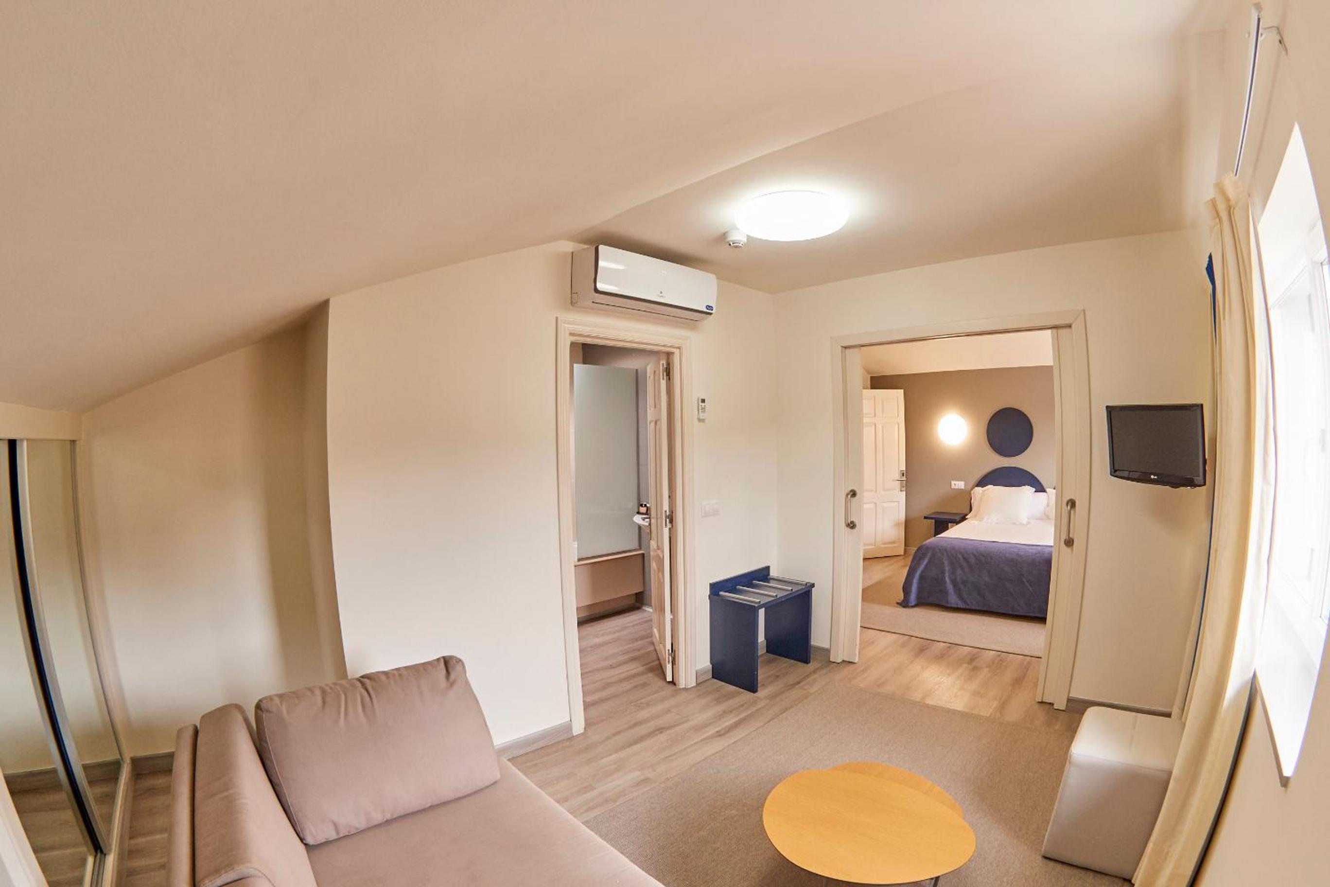 Suite (2 Adults + 1 Child)