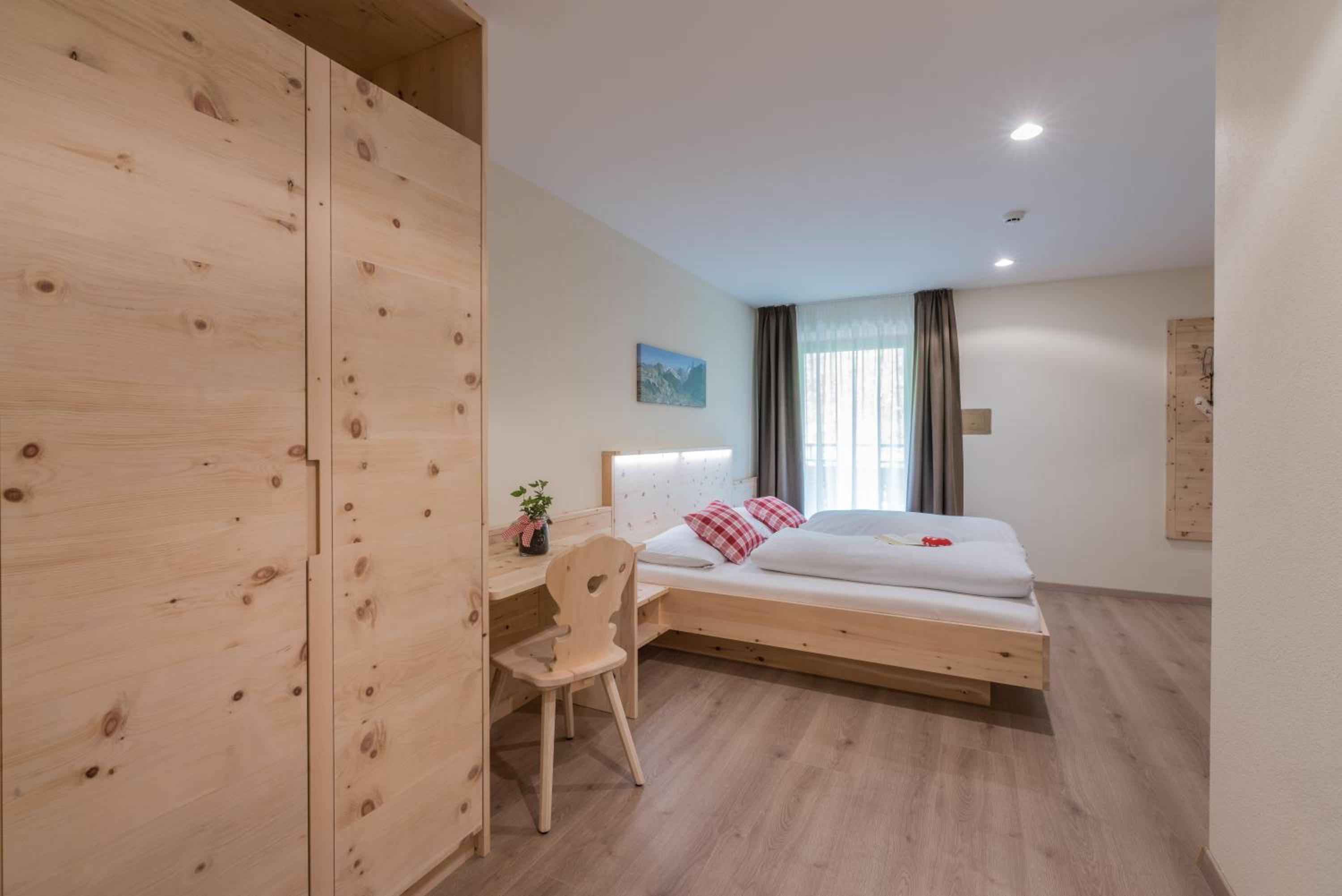 Classic Double Room with Balcony - Photo 12