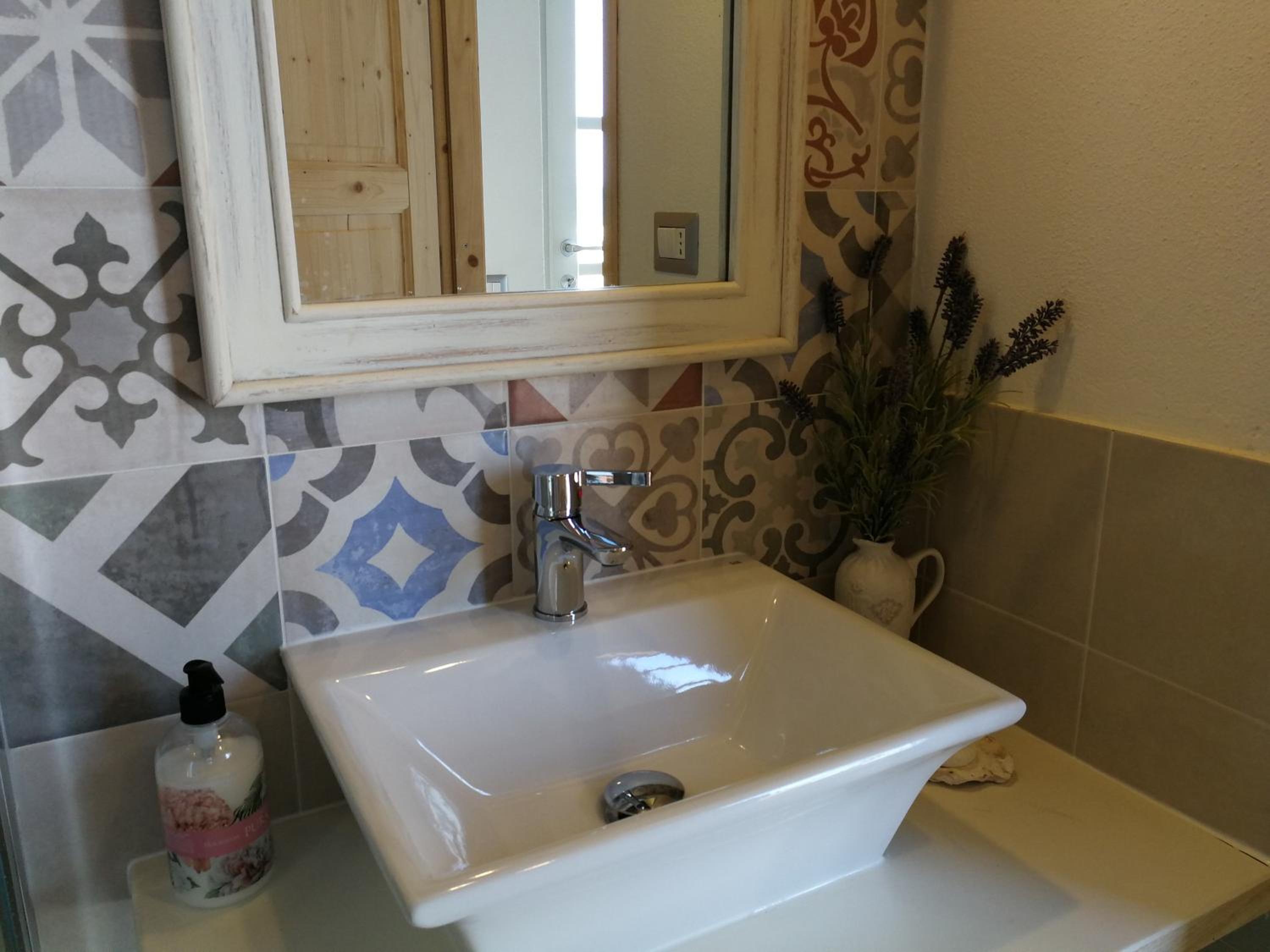 Deluxe Double Room with Sea View - Photo 8